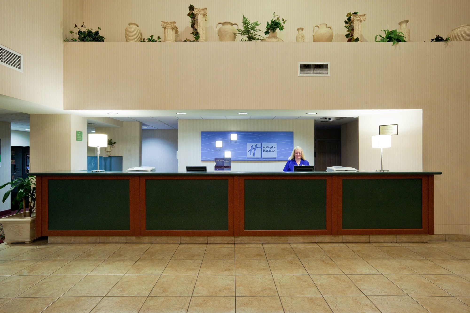 Holiday Inn Express Hotel & Suites Tracy