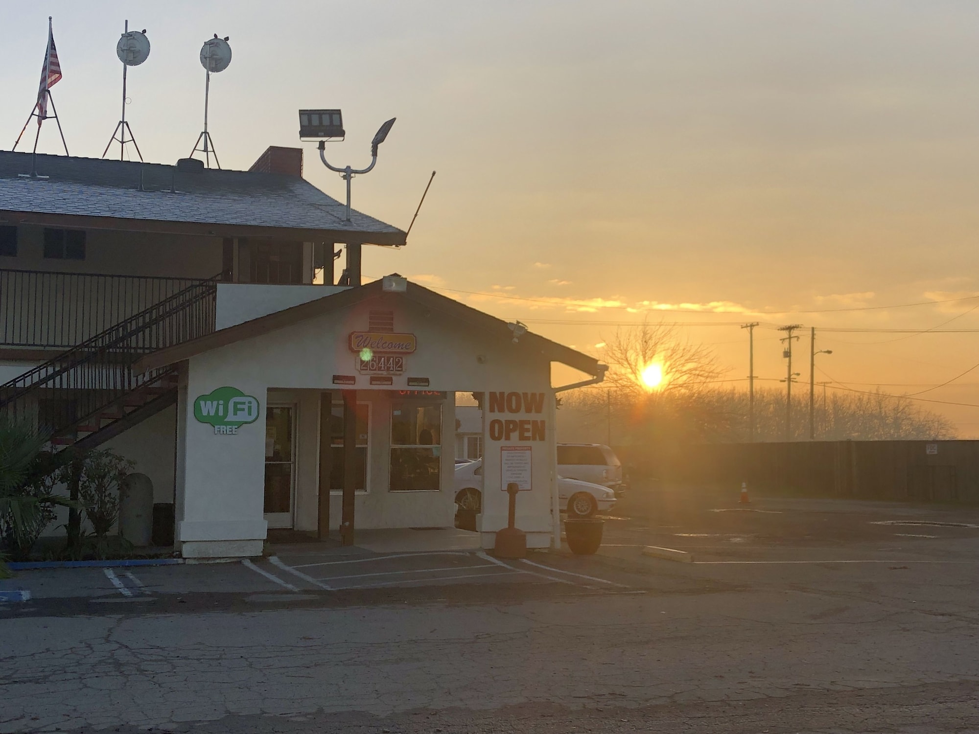 99 Palms Inn & Suites