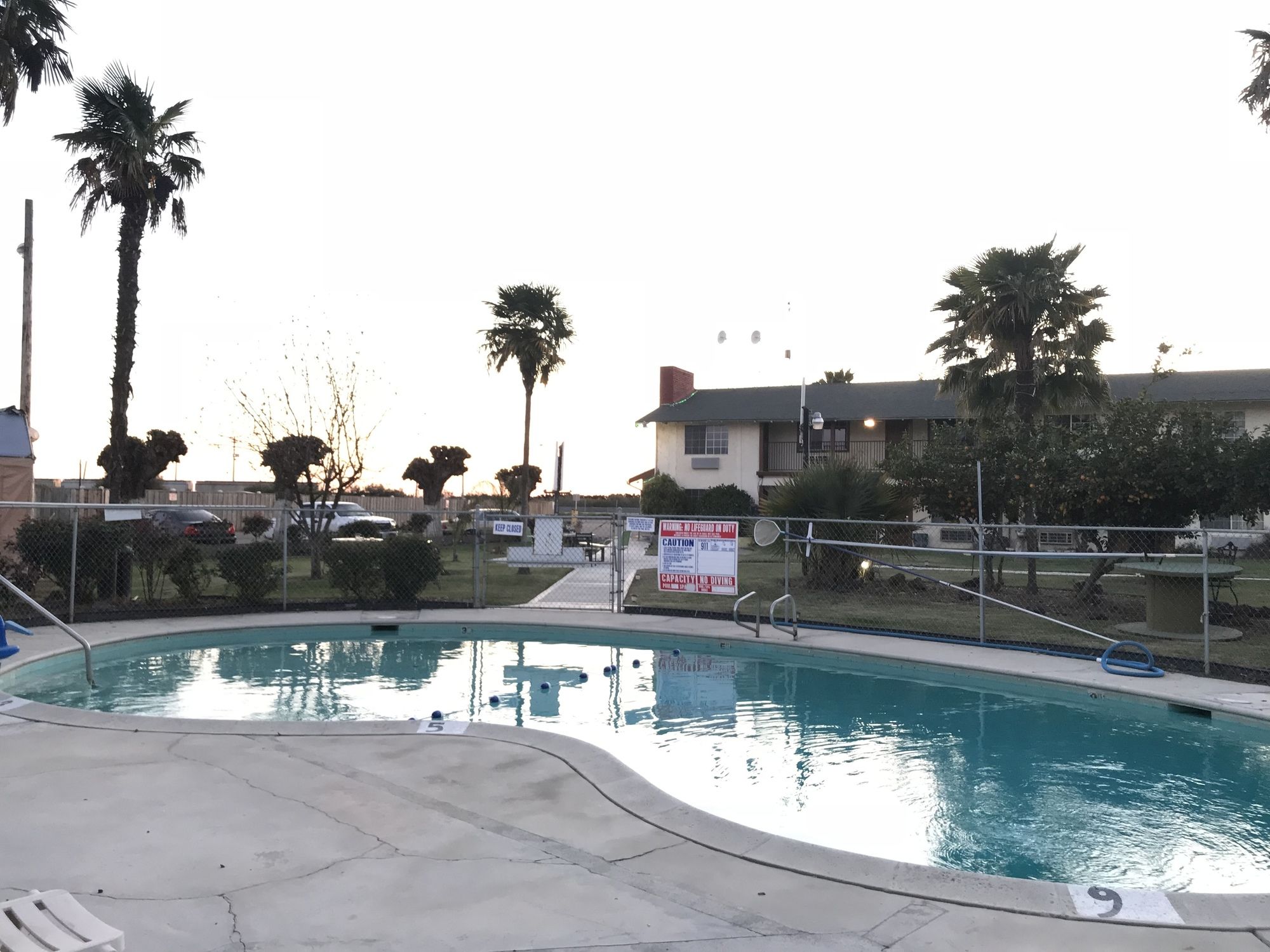 99 Palms Inn & Suites