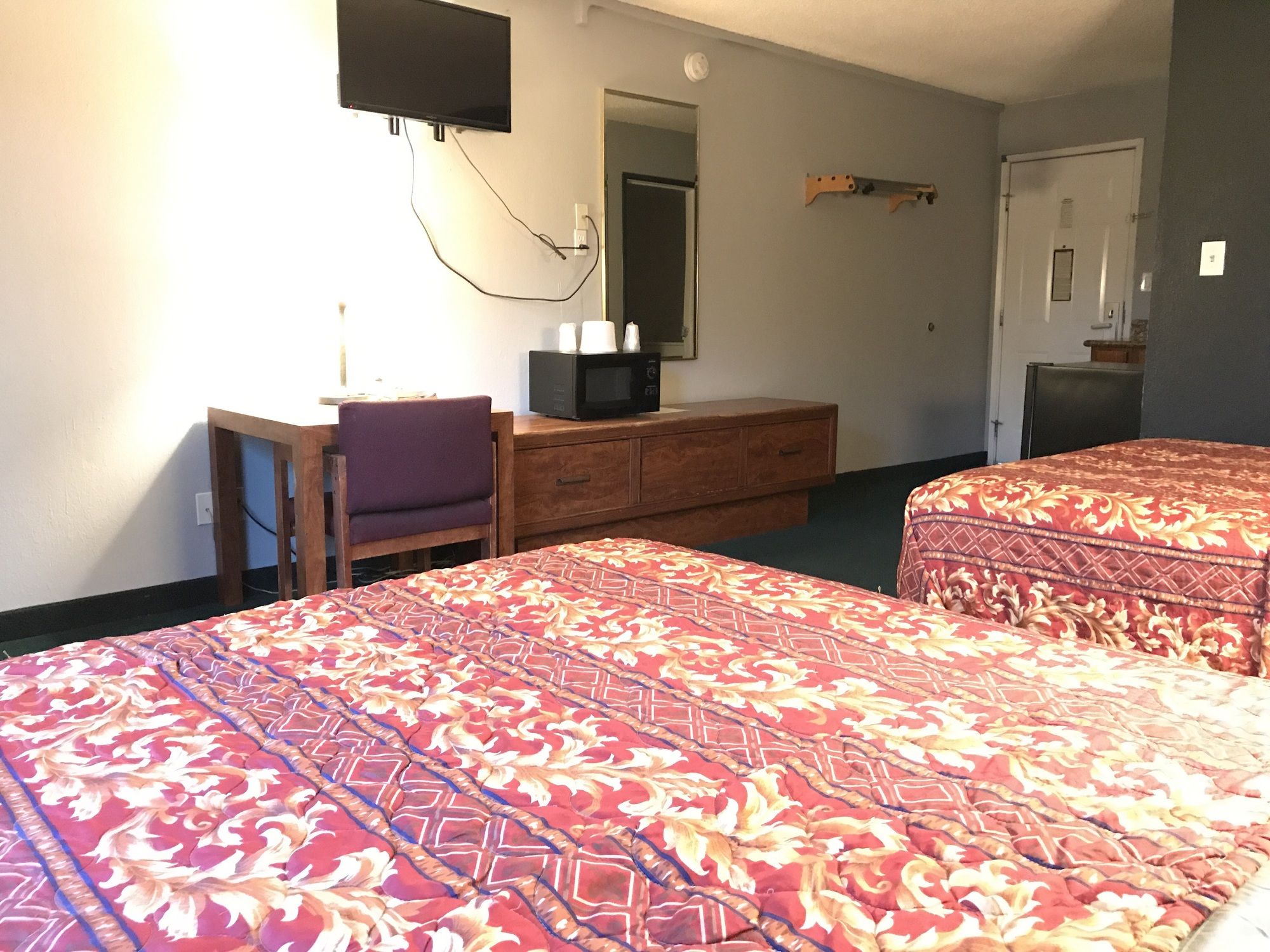 99 Palms Inn & Suites