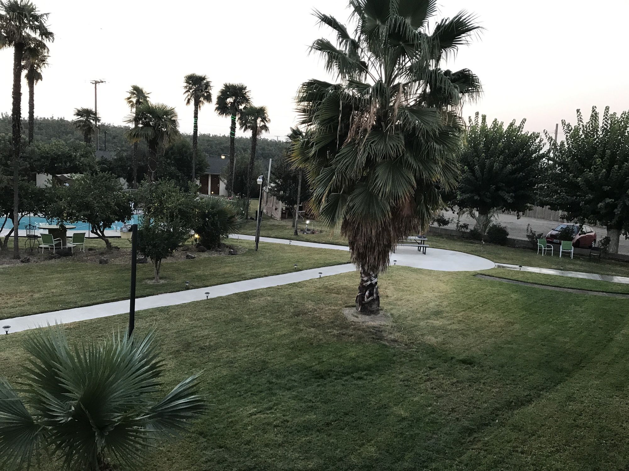 99 Palms Inn & Suites