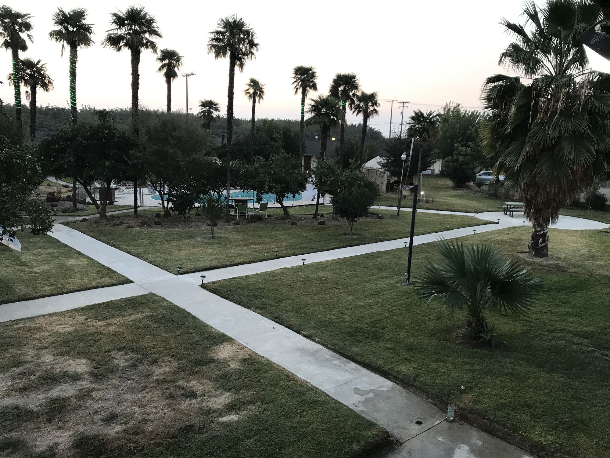 99 Palms Inn & Suites