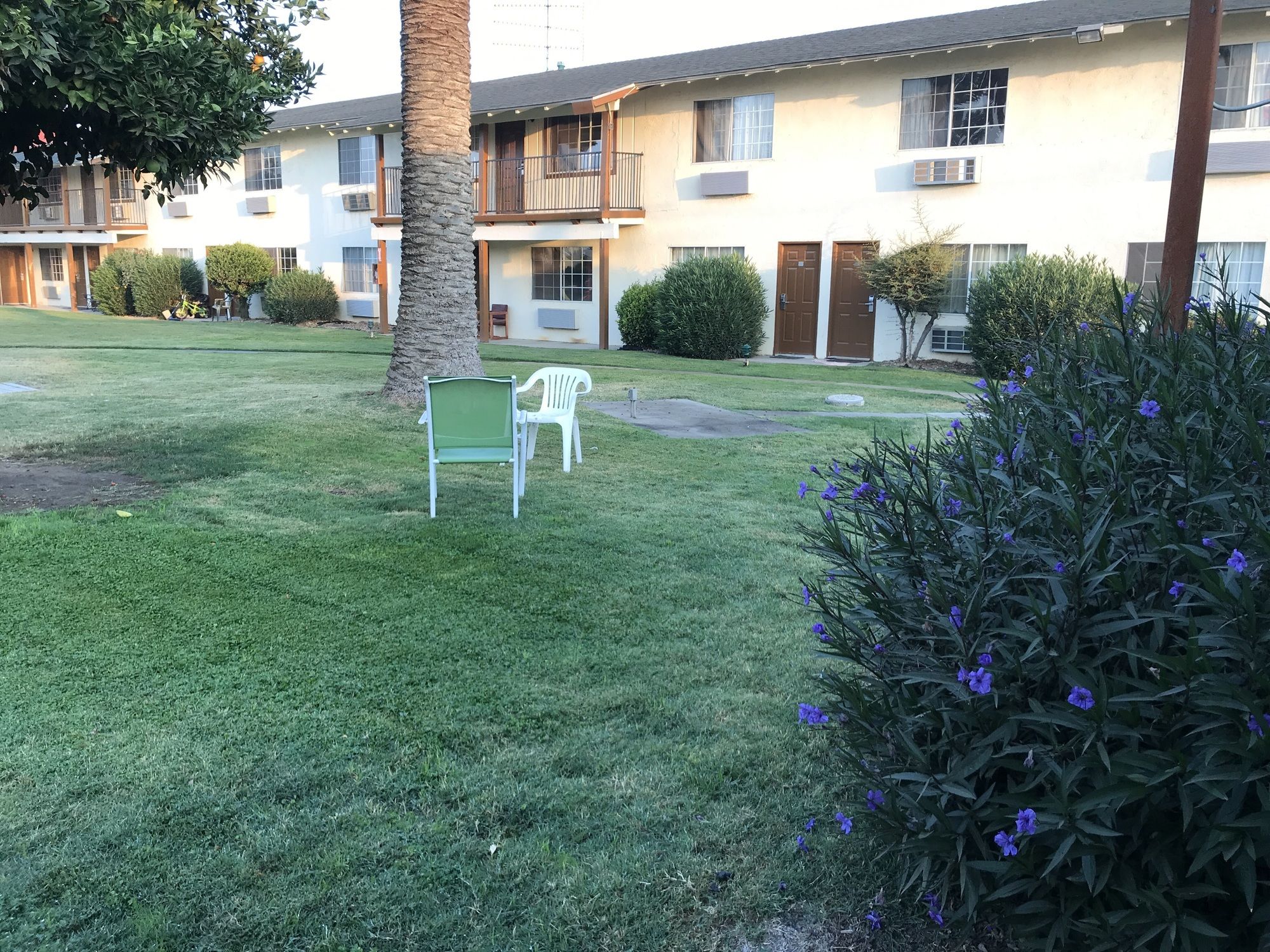 99 Palms Inn & Suites