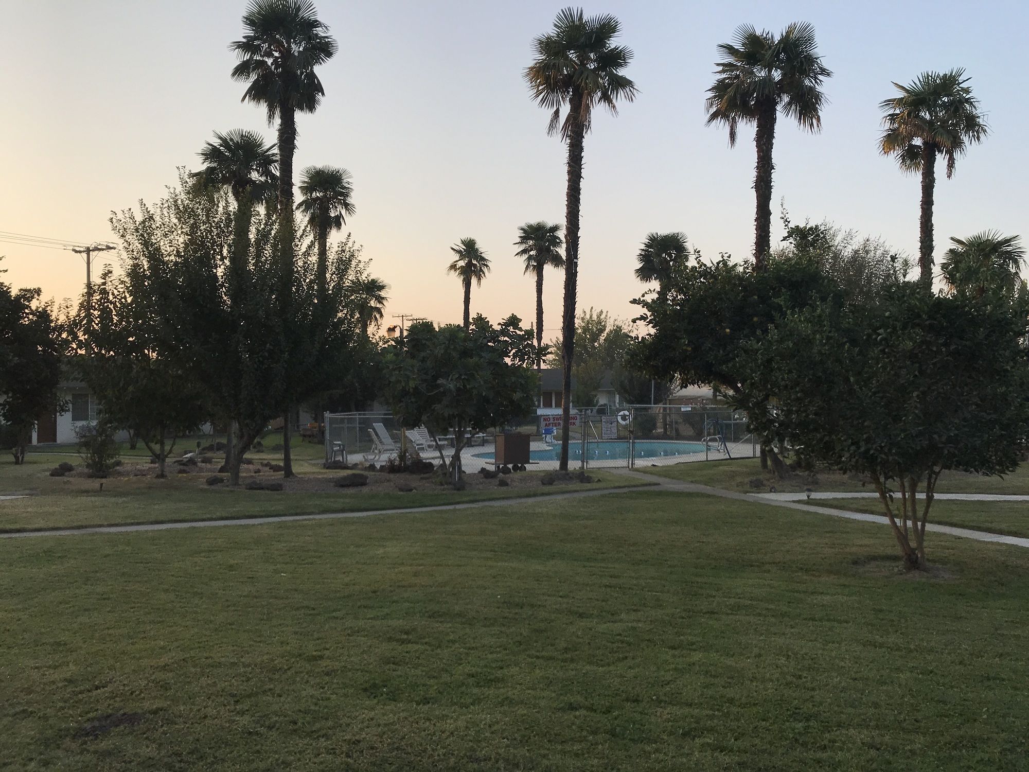 99 Palms Inn & Suites