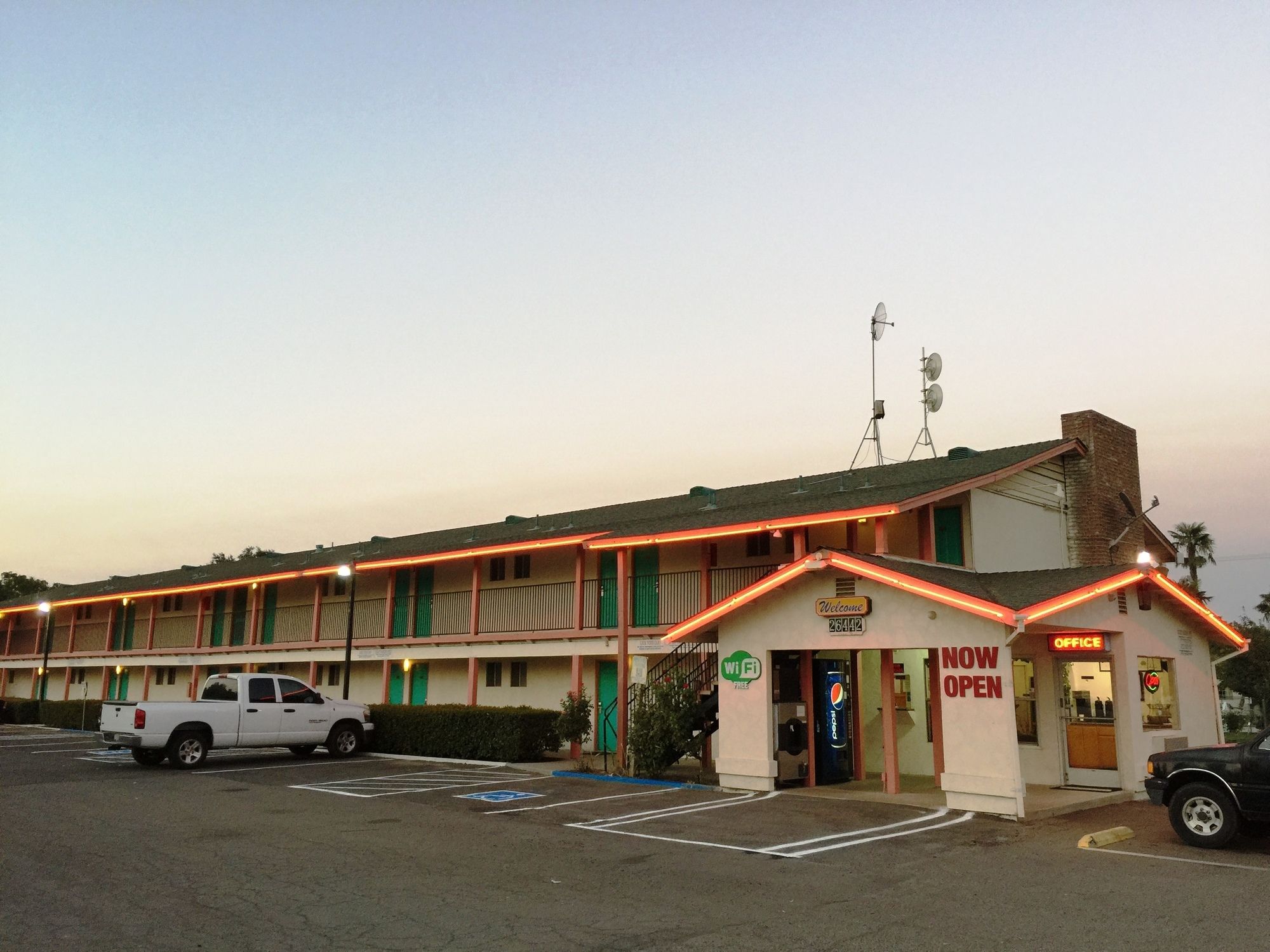 99 Palms Inn & Suites