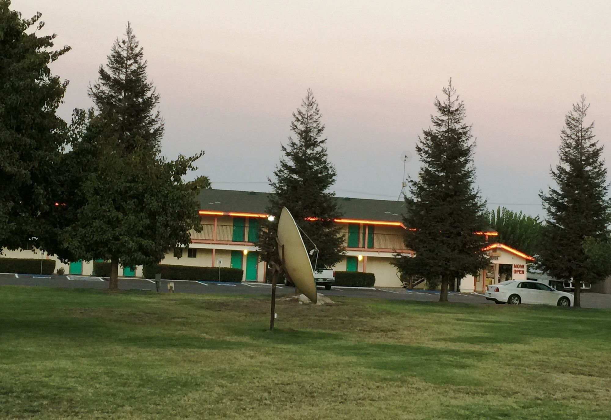 99 Palms Inn & Suites