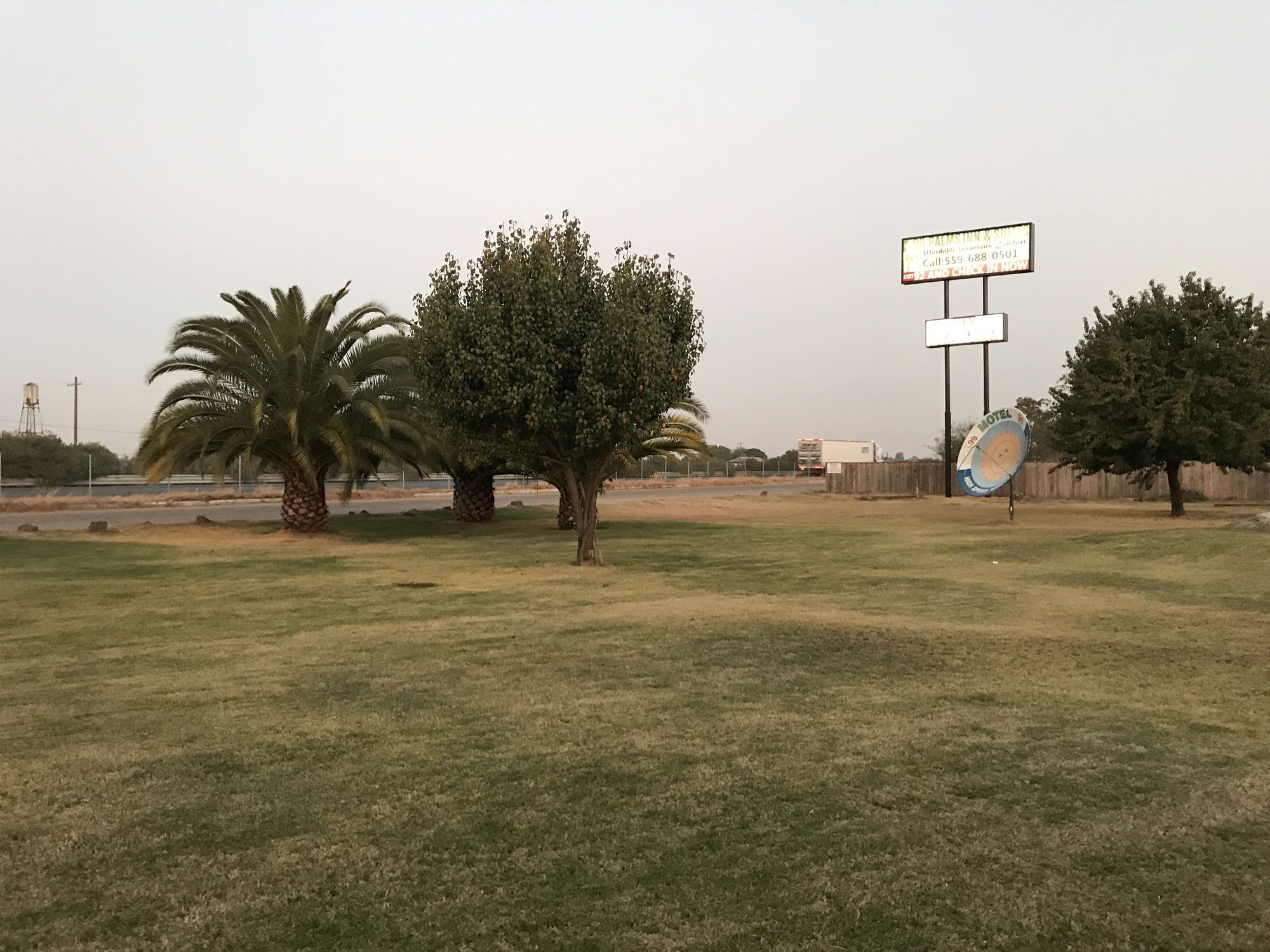 99 Palms Inn & Suites