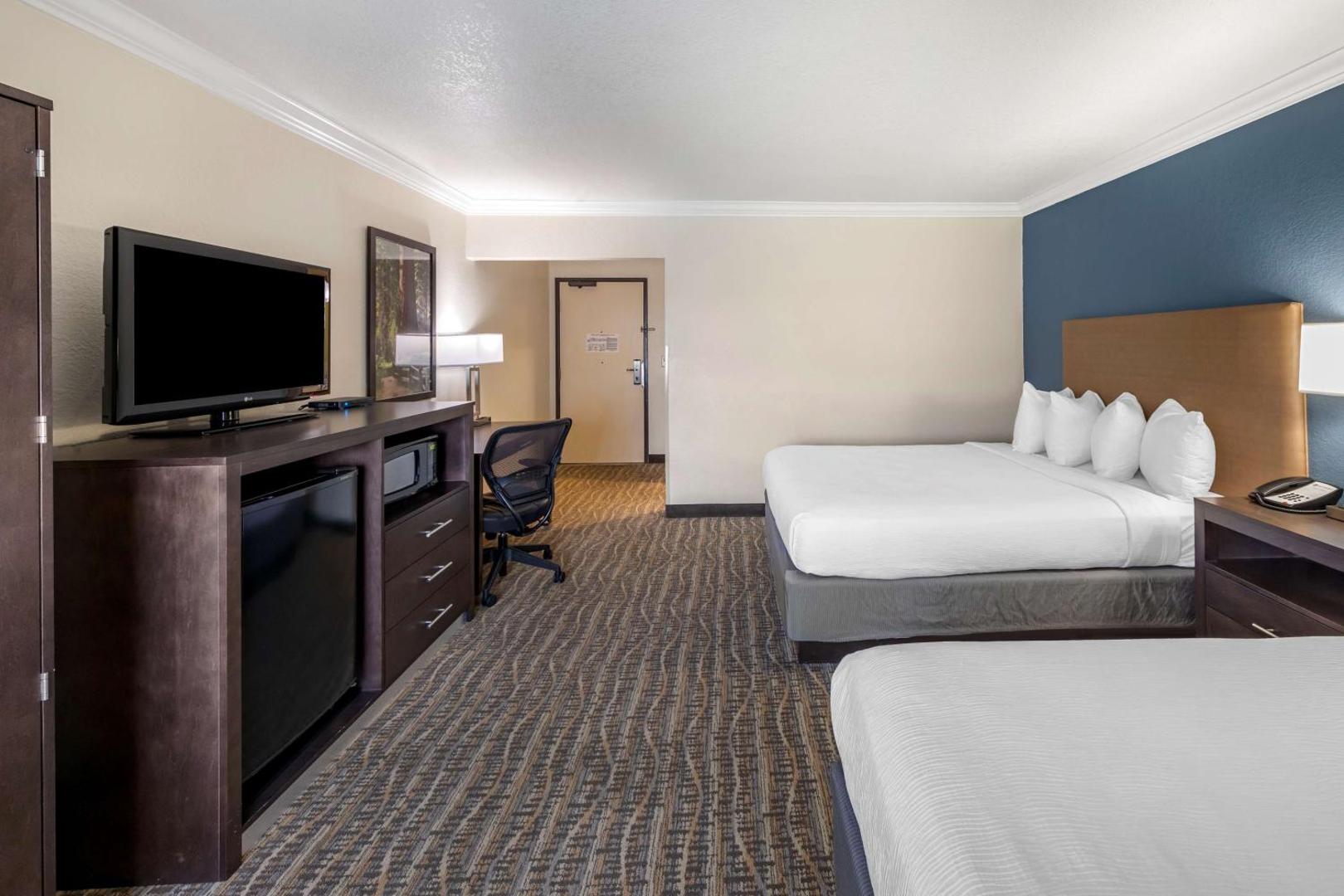 Best Western Town & Country Lodge