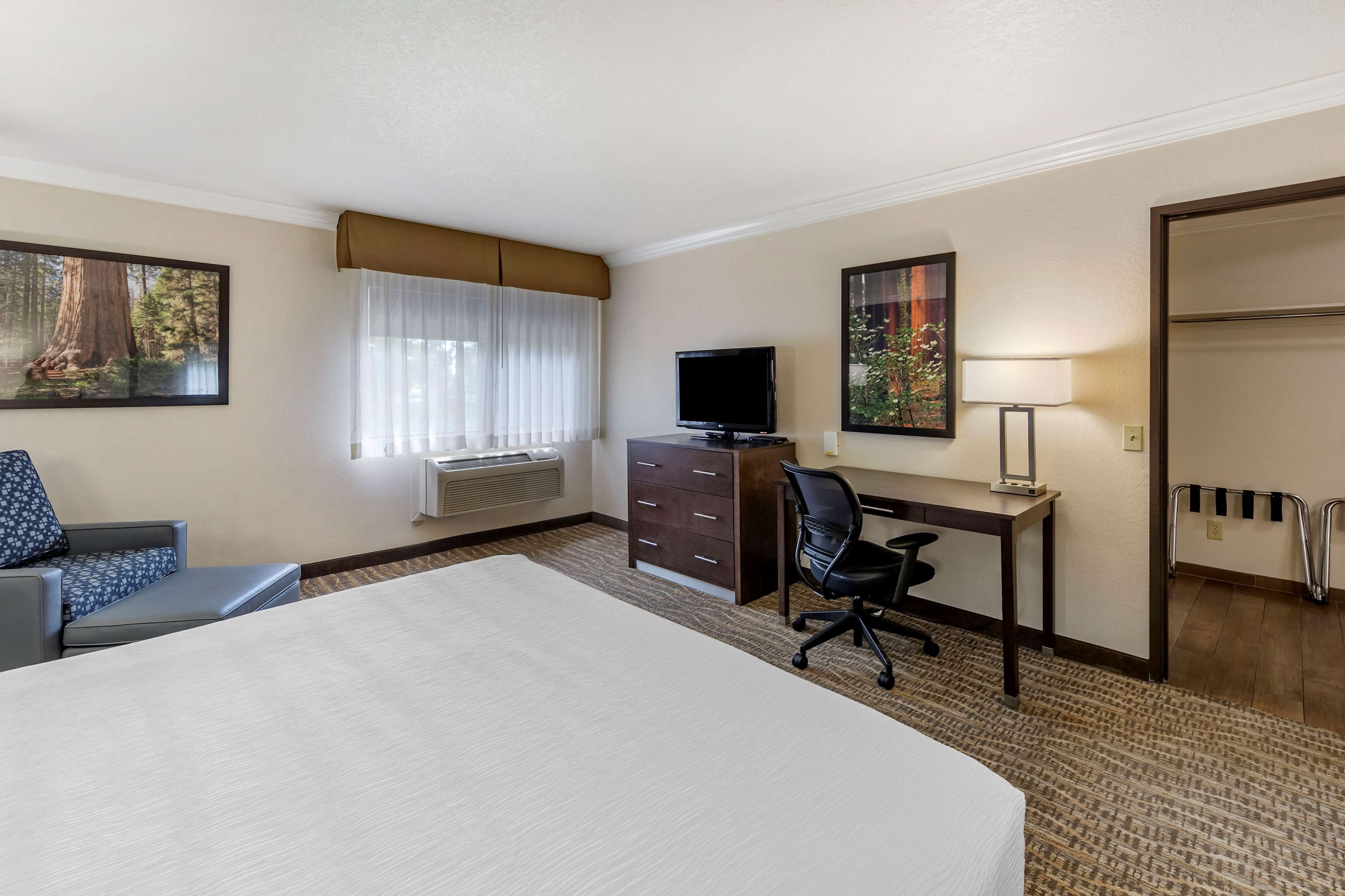 Best Western Town & Country Lodge