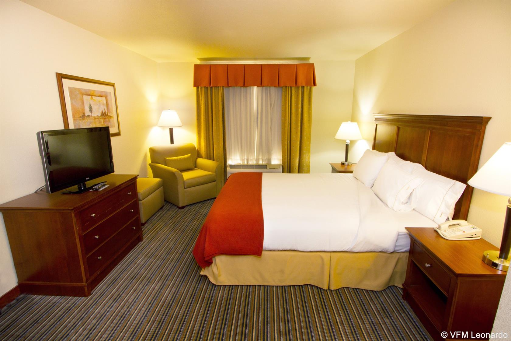 Holiday Inn Express & Suites Turlock - Highway 99