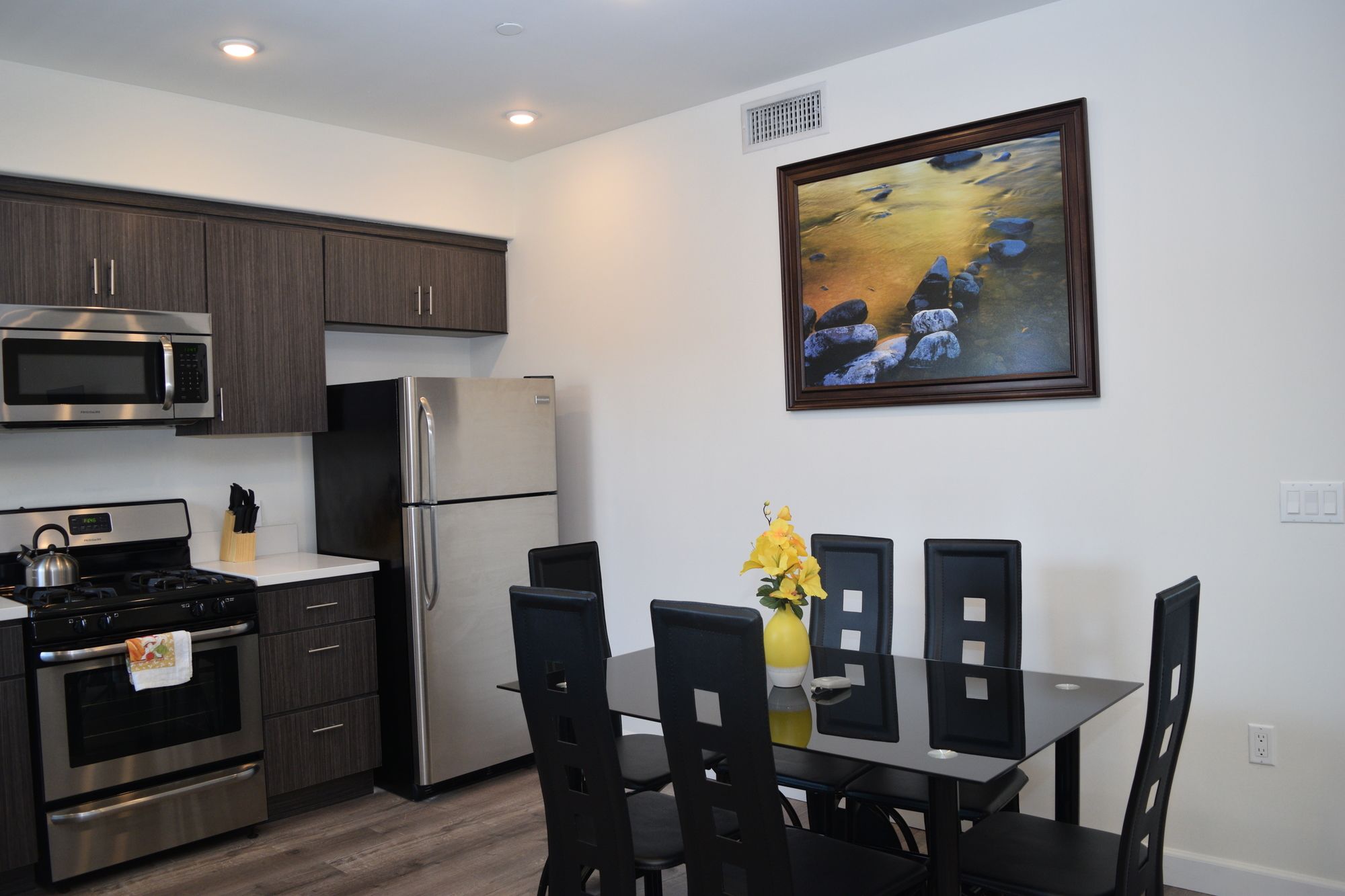 Fully Furnished Apartments near Hollywood