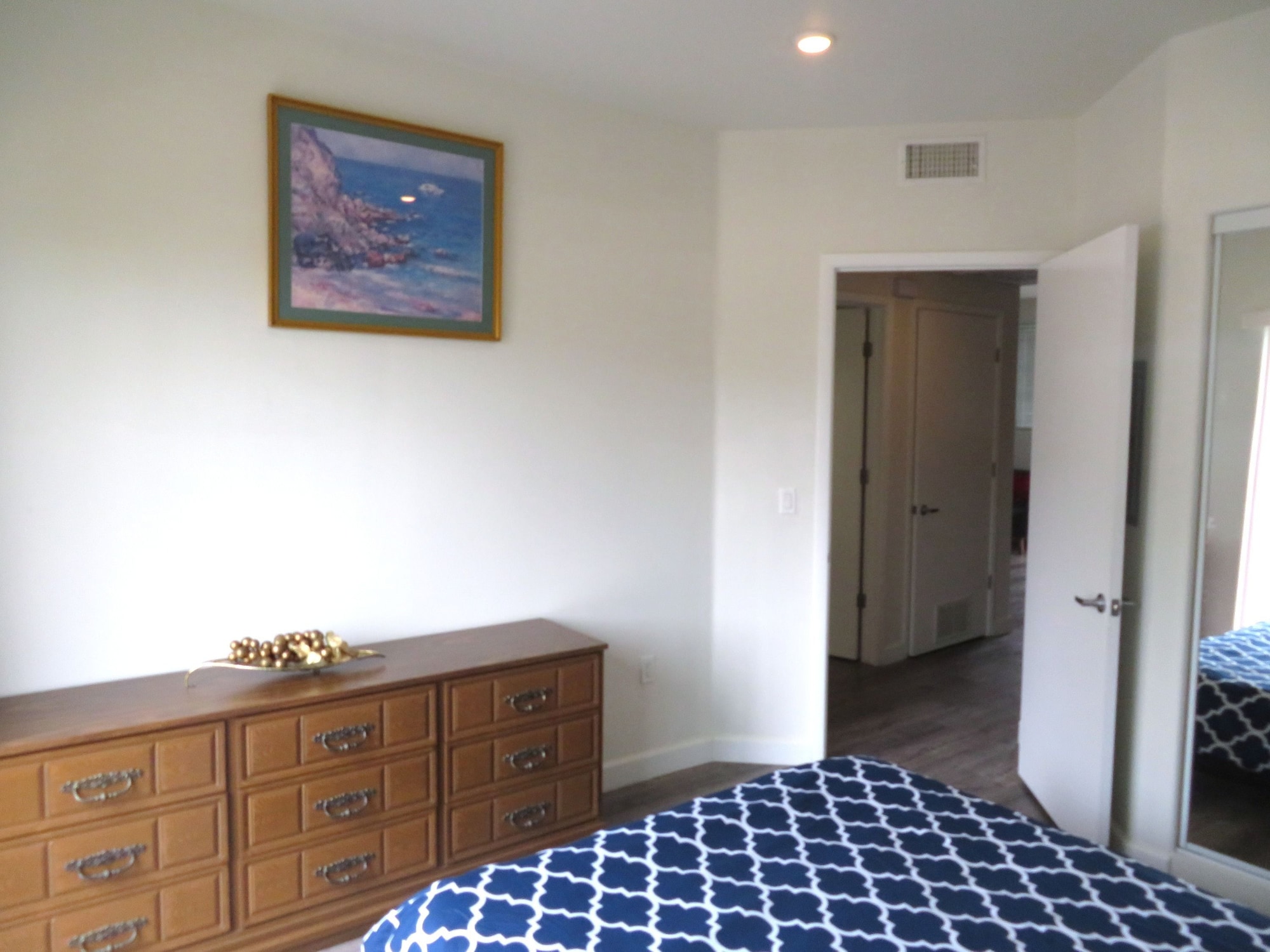 Fully Furnished Apartments near Hollywood