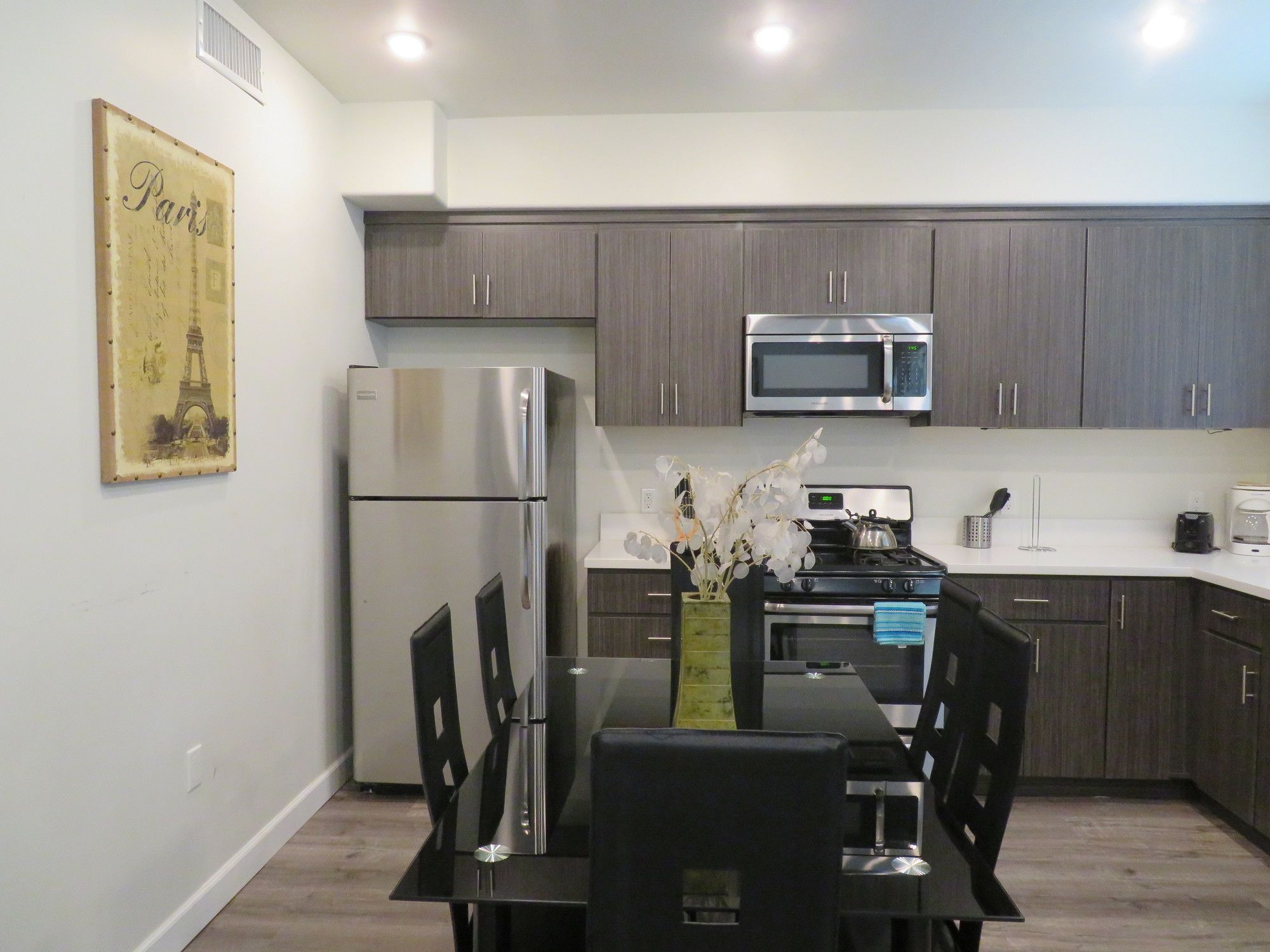 Fully Furnished Apartments near Hollywood