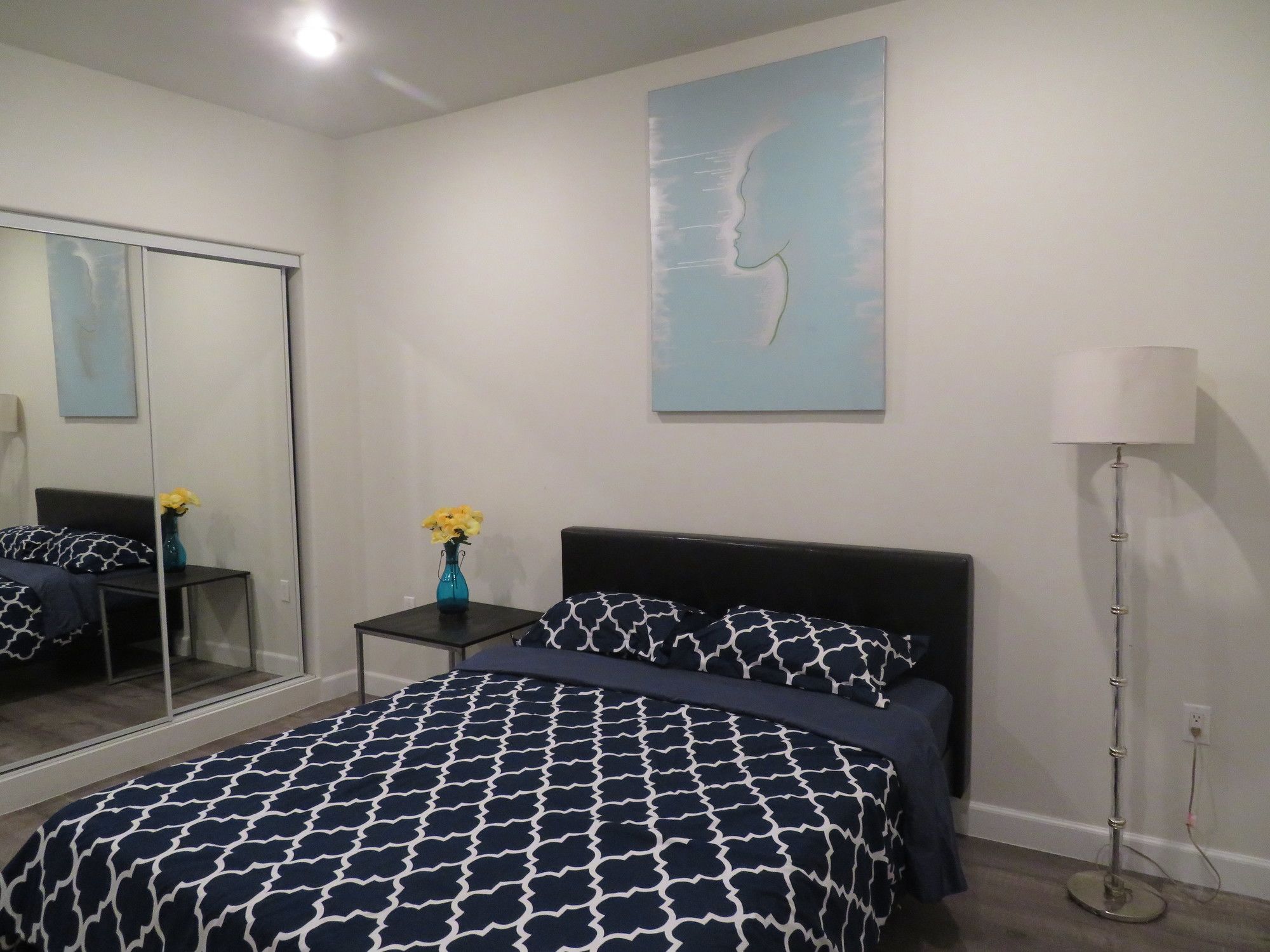 Fully Furnished Apartments near Hollywood