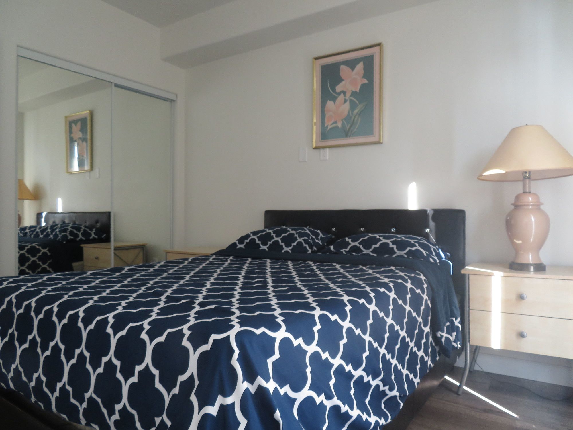 Fully Furnished Apartments near Hollywood