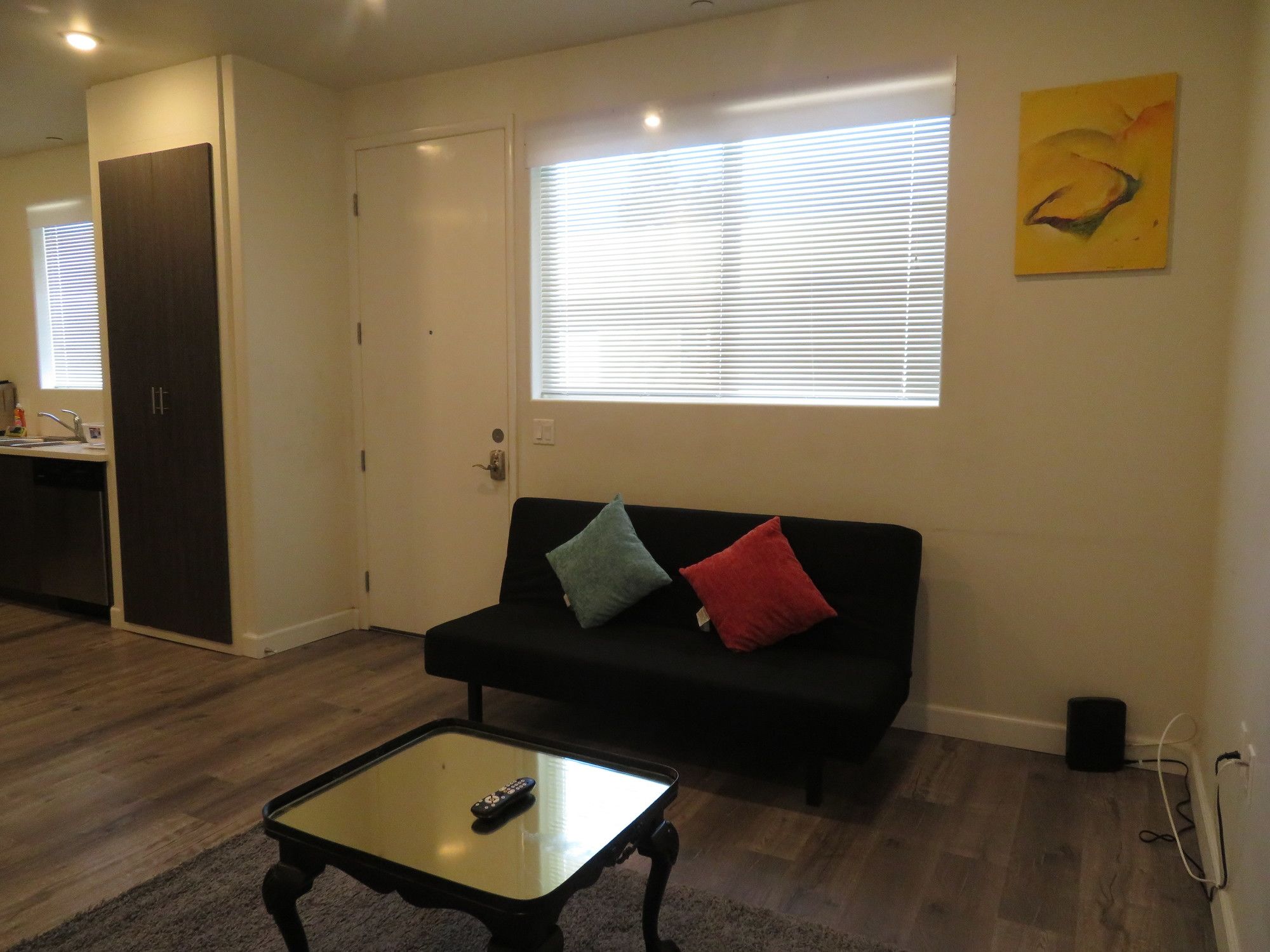 Fully Furnished Apartments near Hollywood