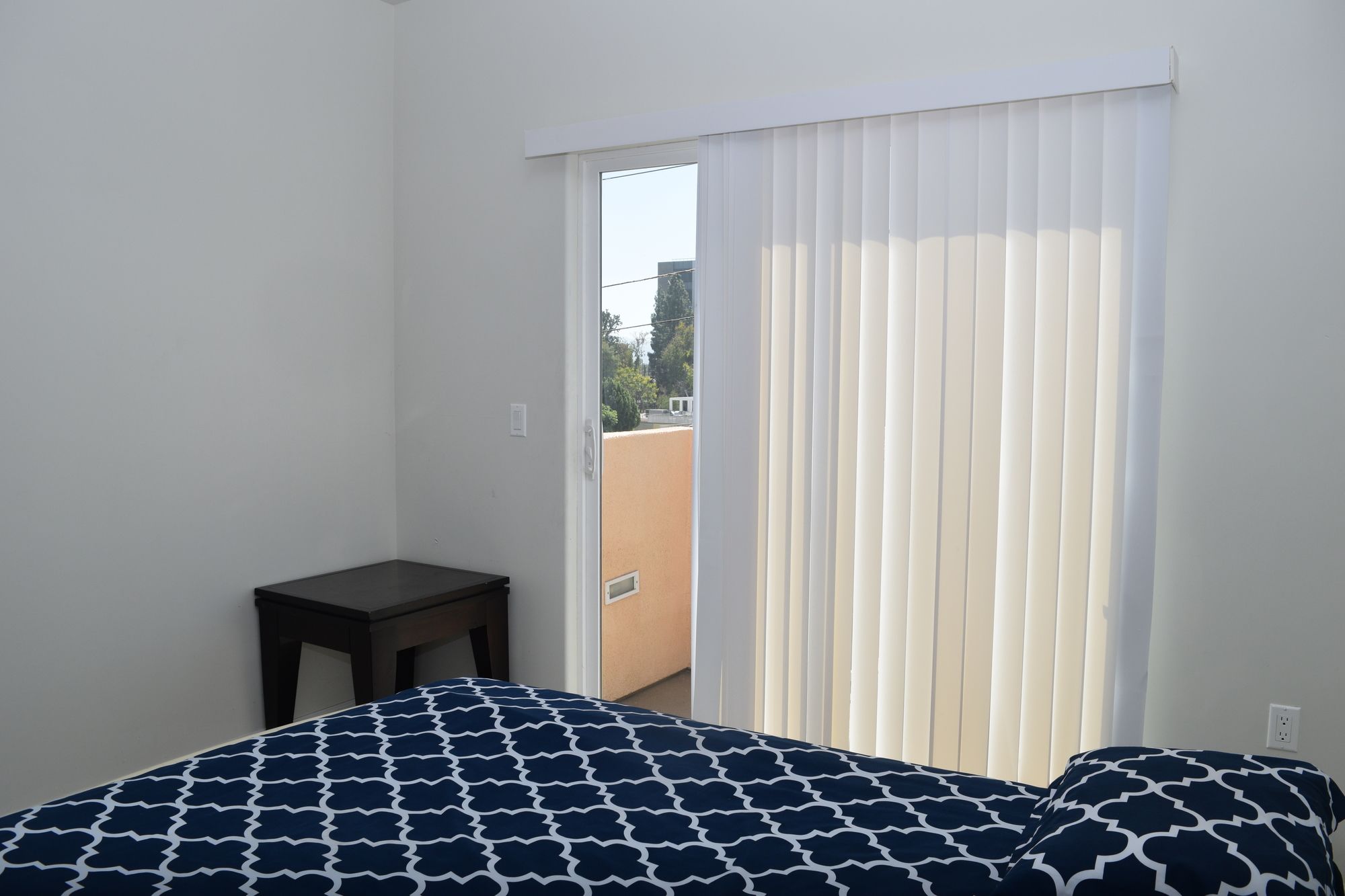 Fully Furnished Apartments near Hollywood