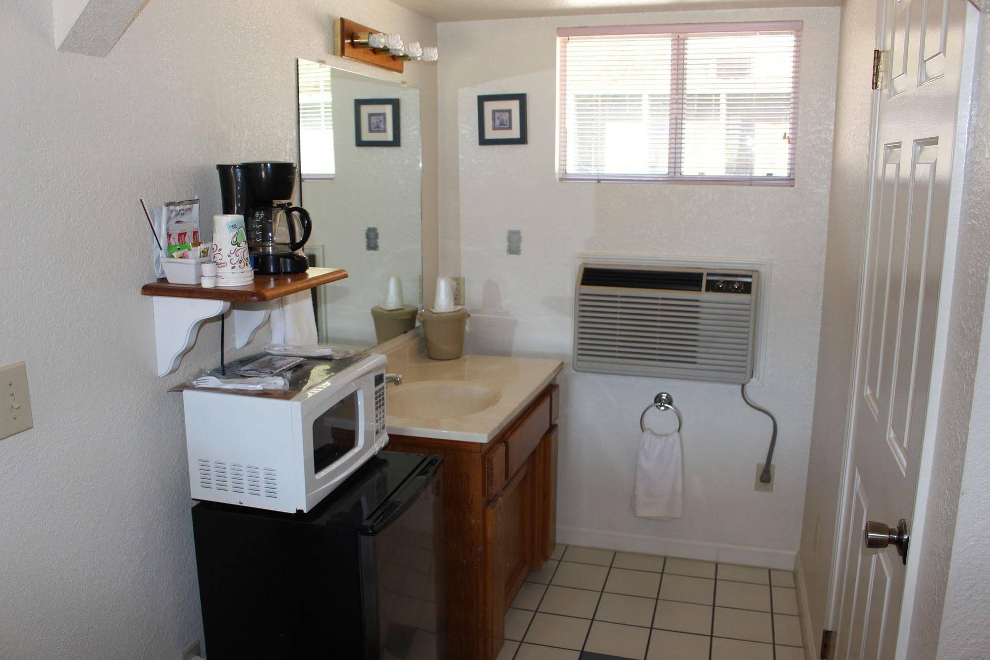 Barewood Inn Motel