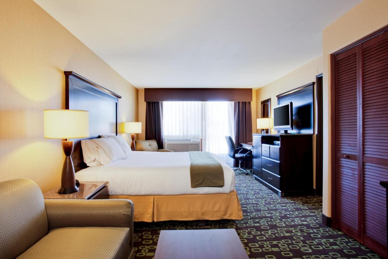 Holiday Inn Express Hotel & Suites of Woodland Hills