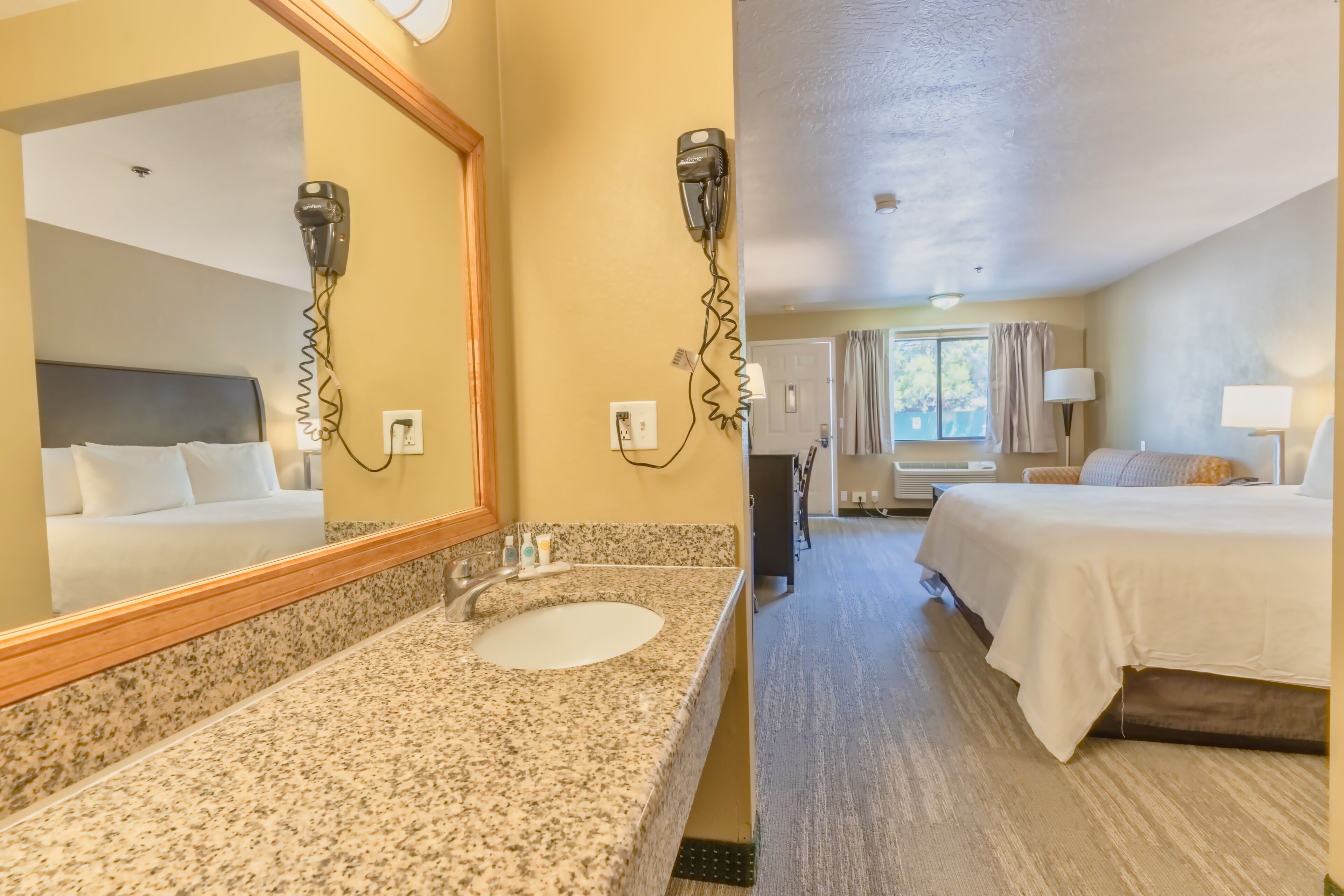 The Oakhurst Inn at Yosemite