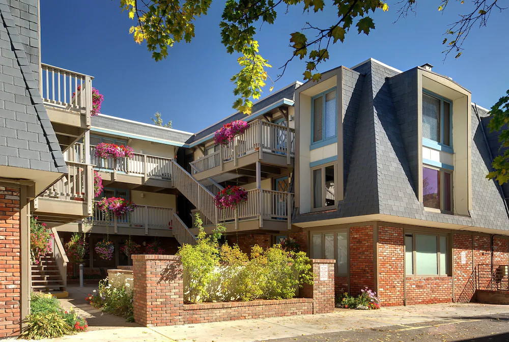 Chateau Chaumont & Chateau Dumont by Frias Properties