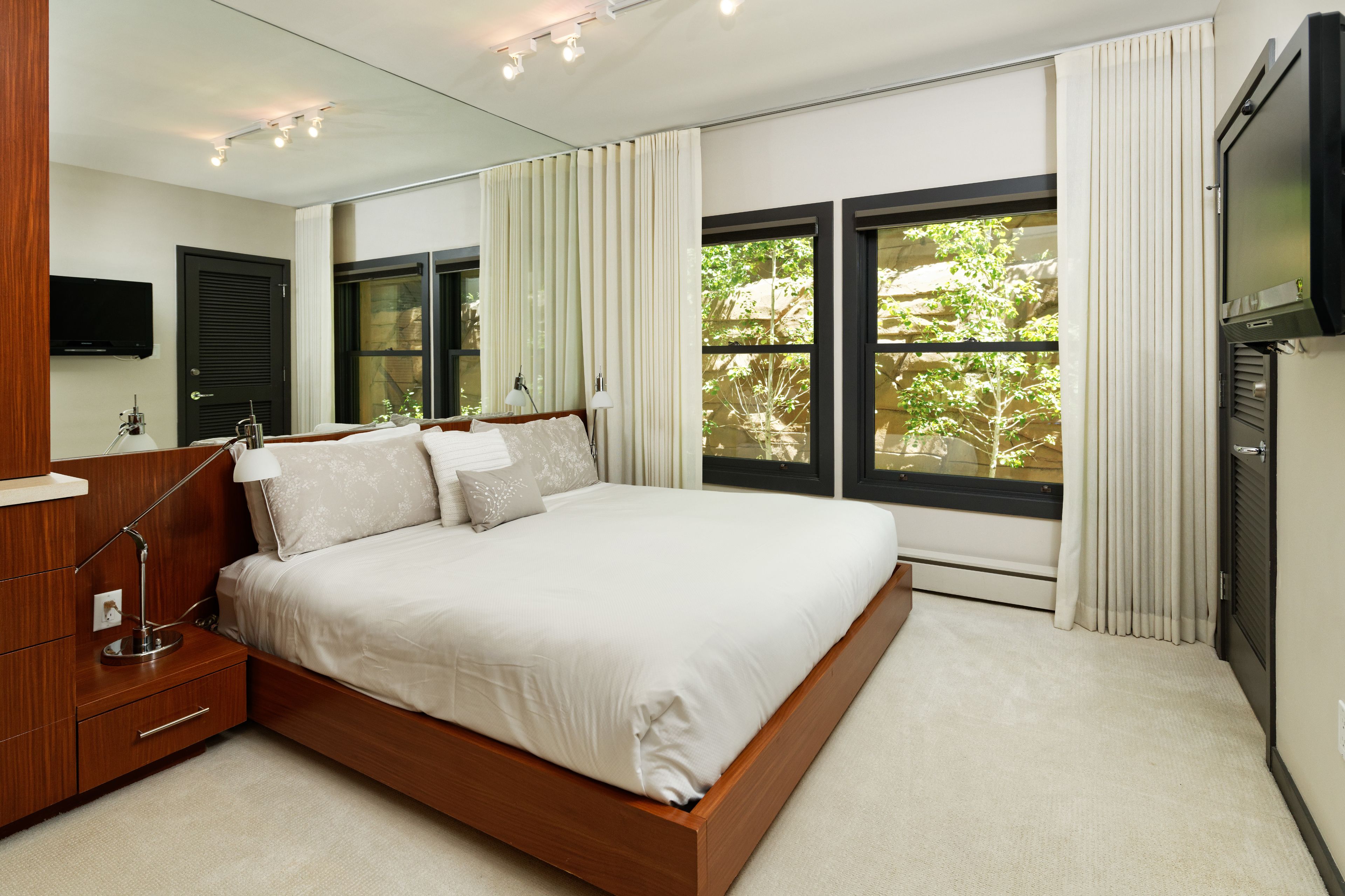 Durant by Frias Properties Hotel