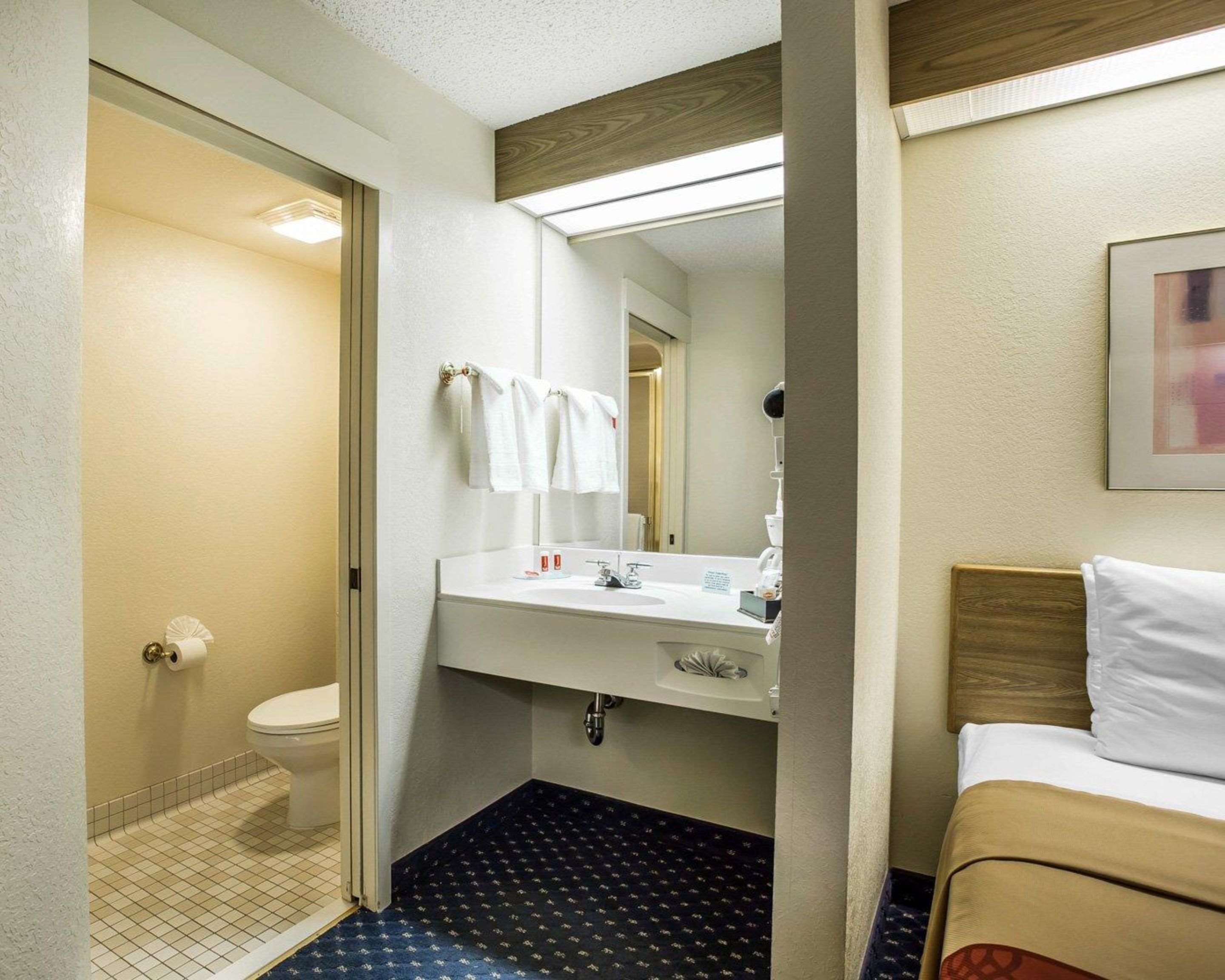 Econo Lodge Denver International Airport