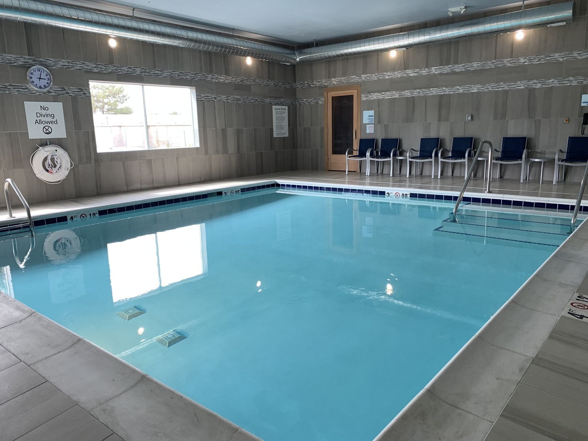 Holiday Inn Express & Suites Denver - Aurora Medical Campus