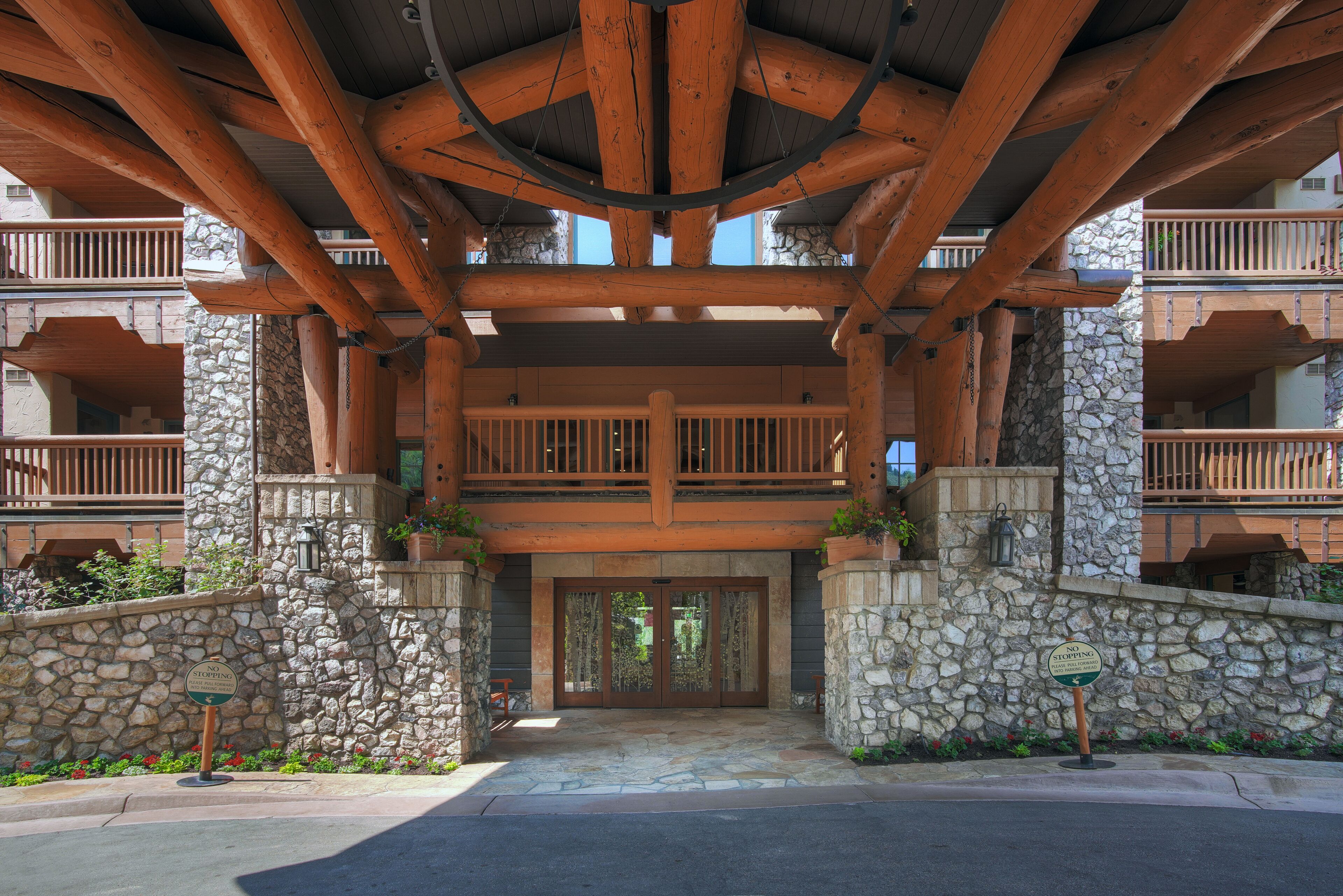 Elkhorn Lodge