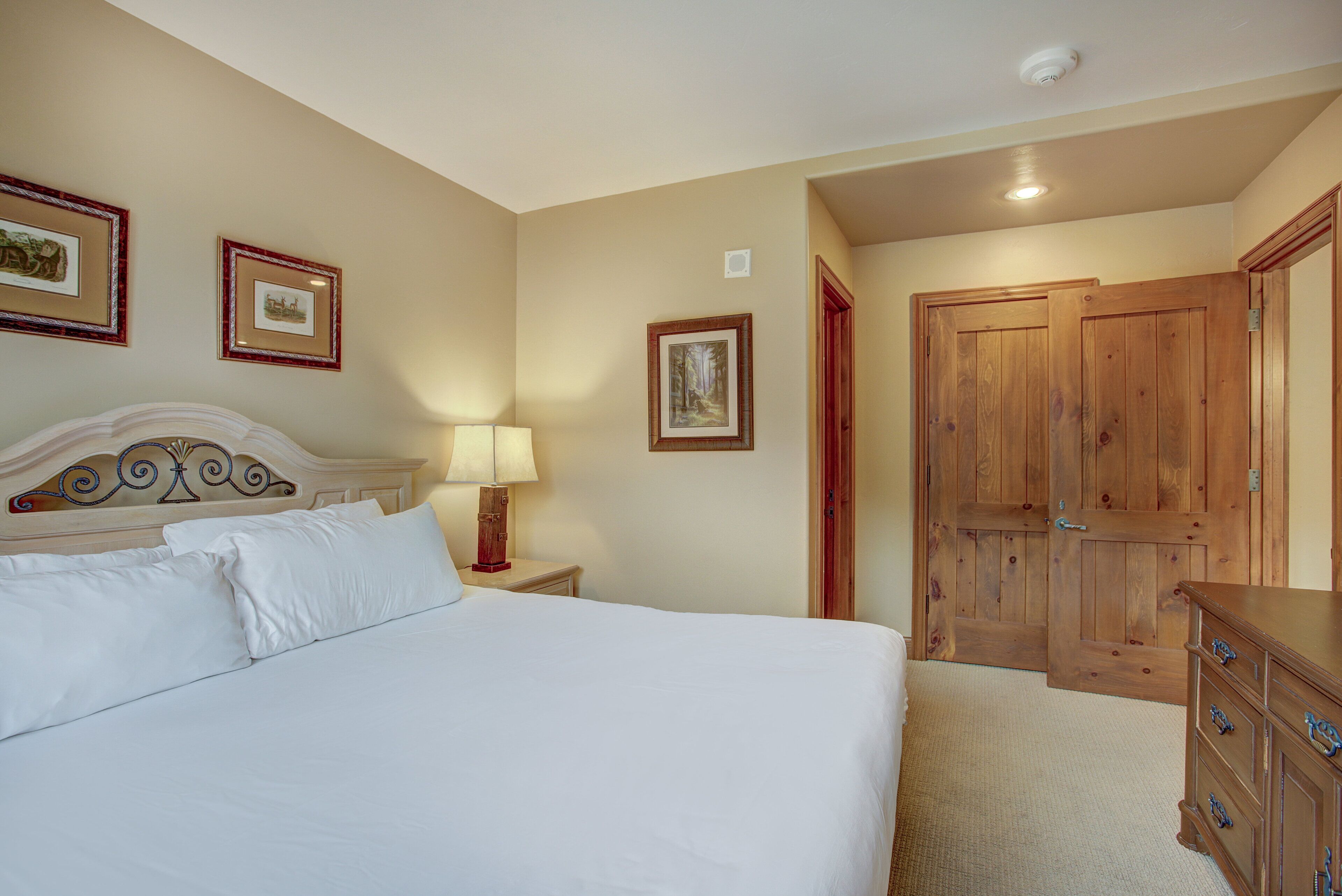 Elkhorn Lodge