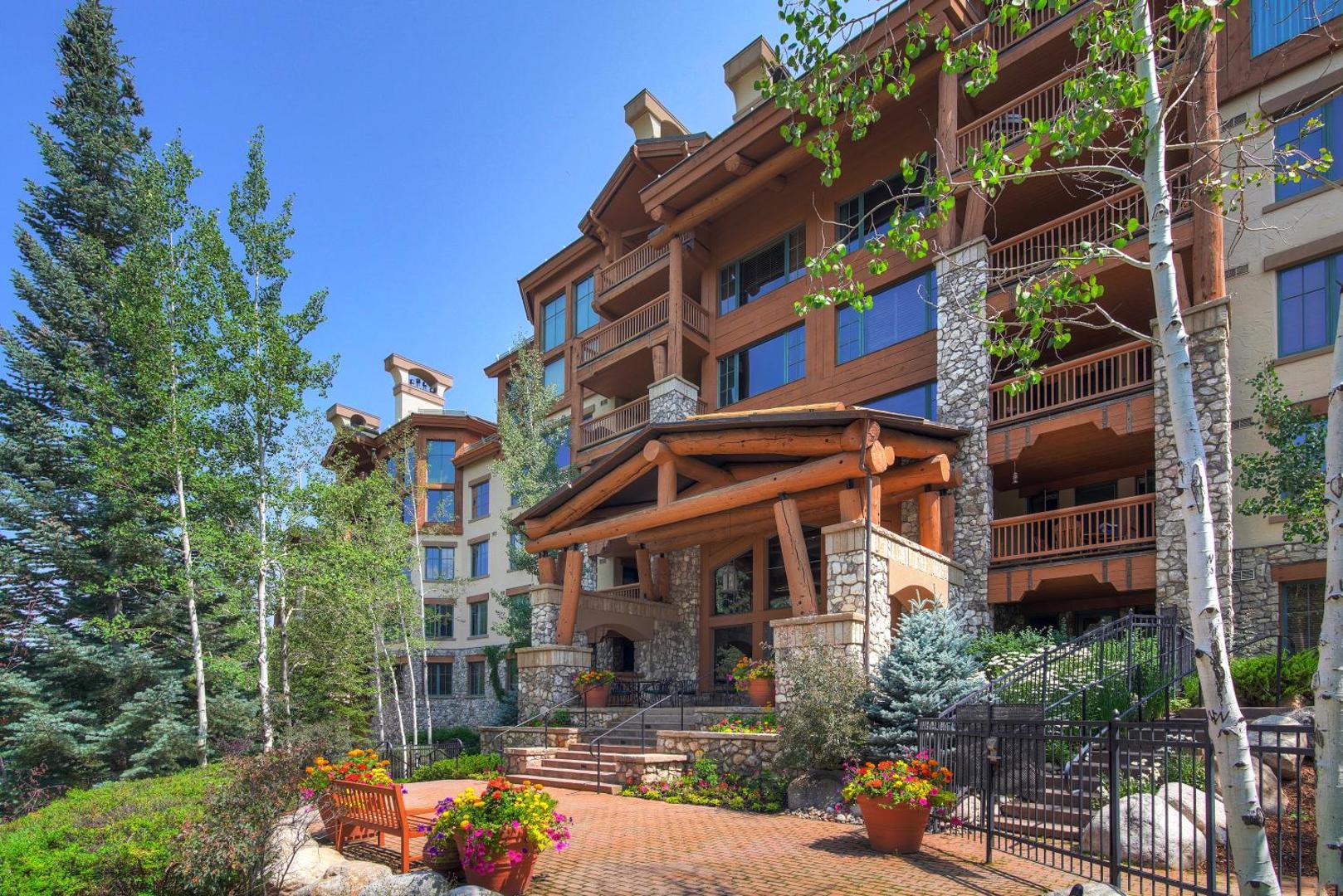 Elkhorn Lodge