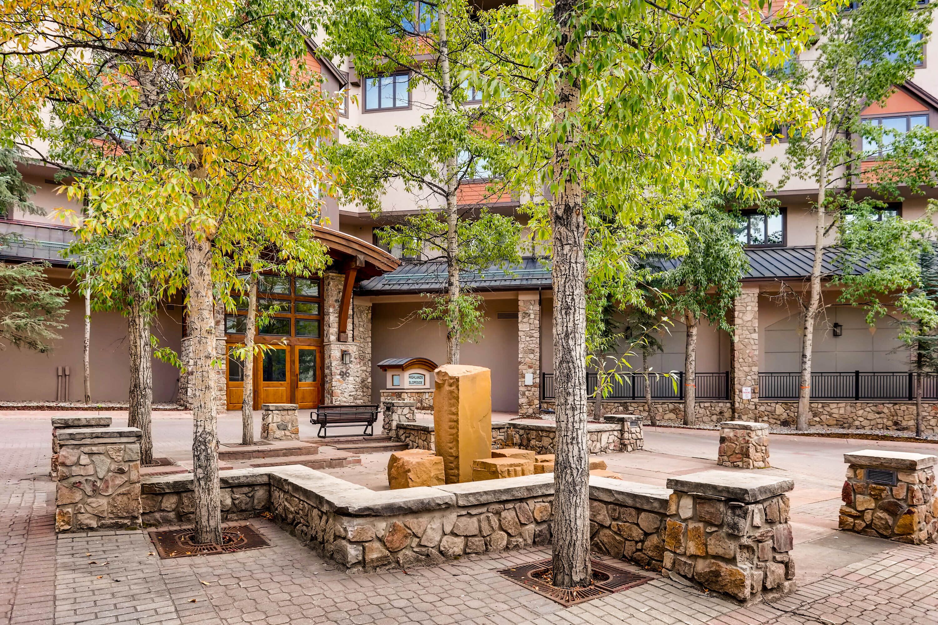 Highlands Lodge