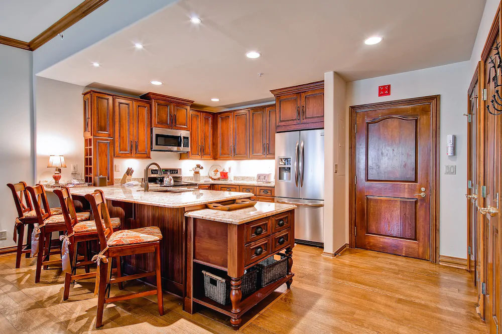 Oxford Court by Beaver Creek Mountain Lodging