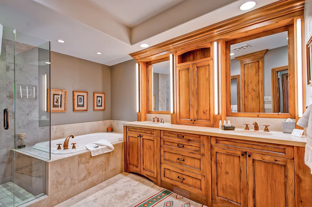Oxford Court by Beaver Creek Mountain Lodging