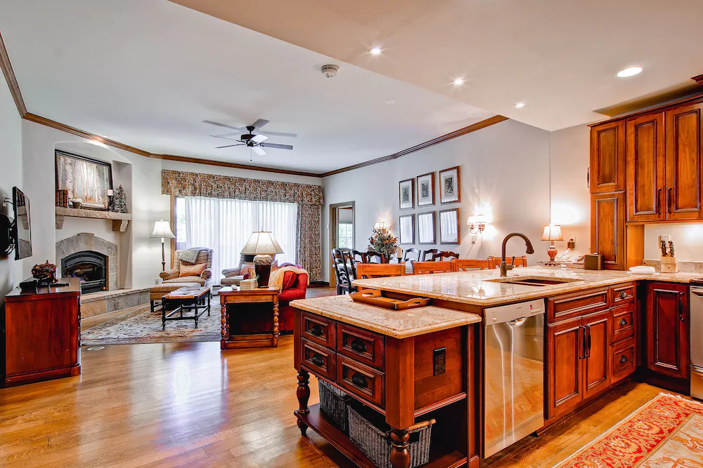 Oxford Court by Beaver Creek Mountain Lodging