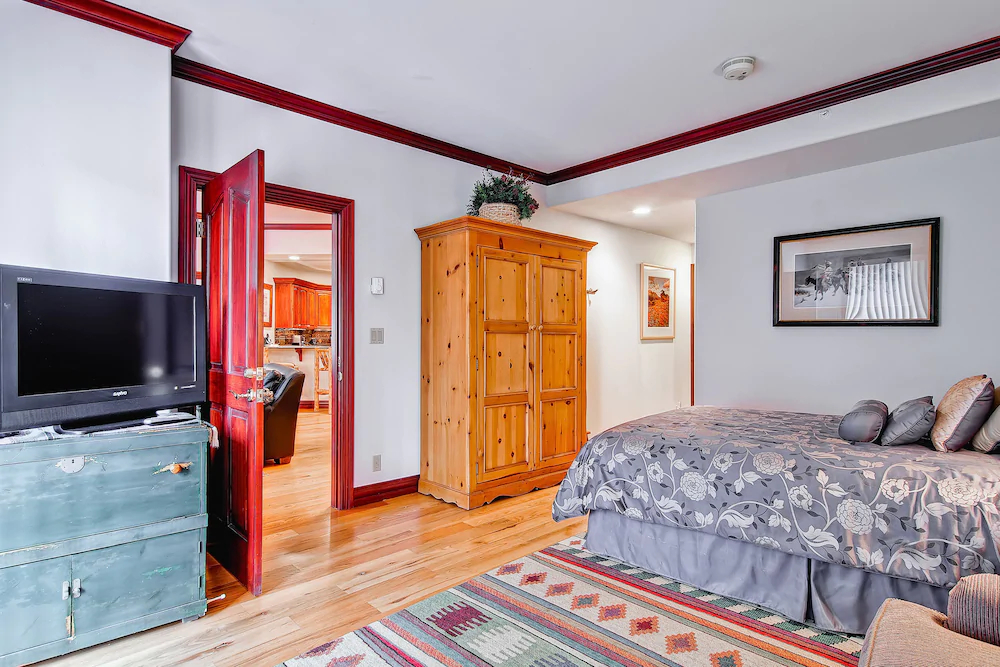 Oxford Court by Beaver Creek Mountain Lodging