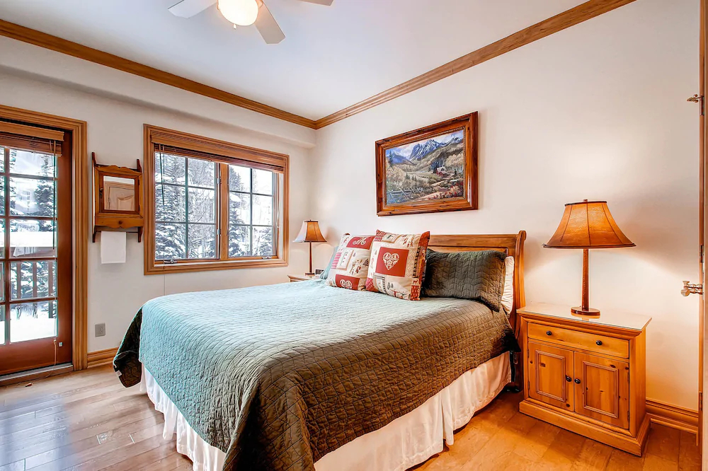 Oxford Court by Beaver Creek Mountain Lodging