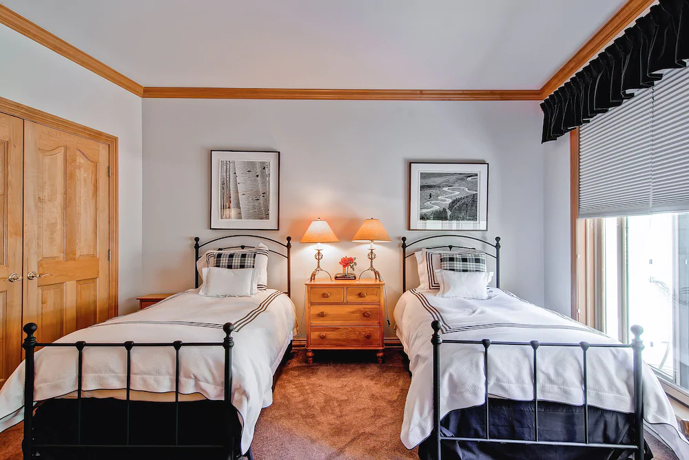 Oxford Court by Beaver Creek Mountain Lodging