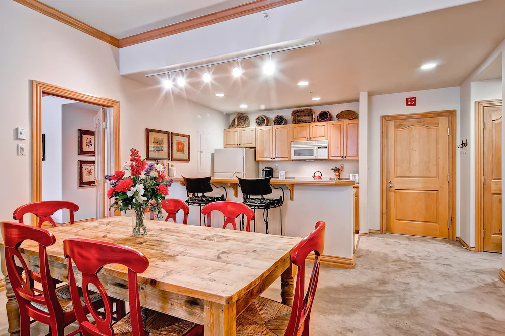 Oxford Court by Beaver Creek Mountain Lodging