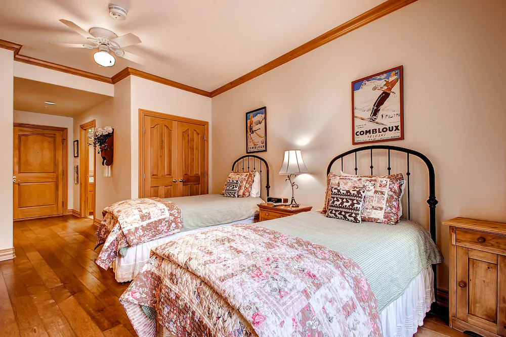 Oxford Court by Beaver Creek Mountain Lodging