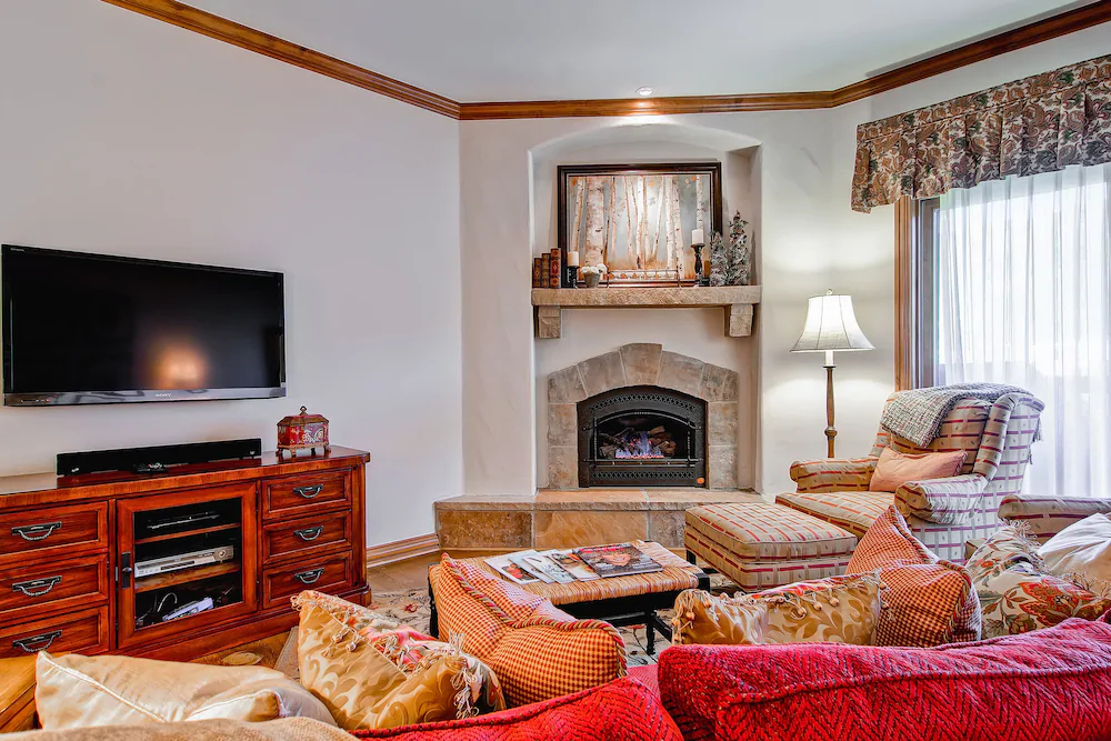 Oxford Court by Beaver Creek Mountain Lodging