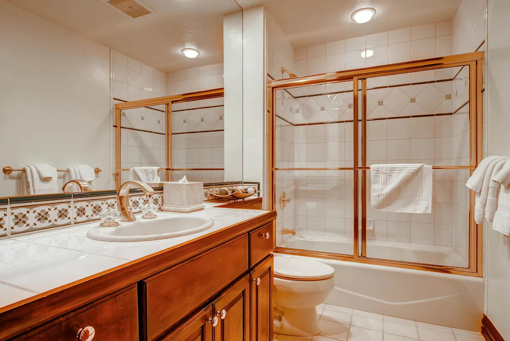 Oxford Court by Beaver Creek Mountain Lodging