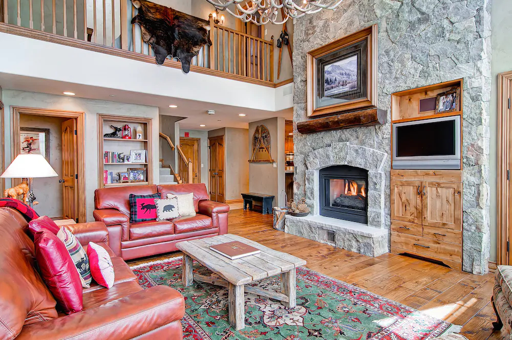Oxford Court by Beaver Creek Mountain Lodging