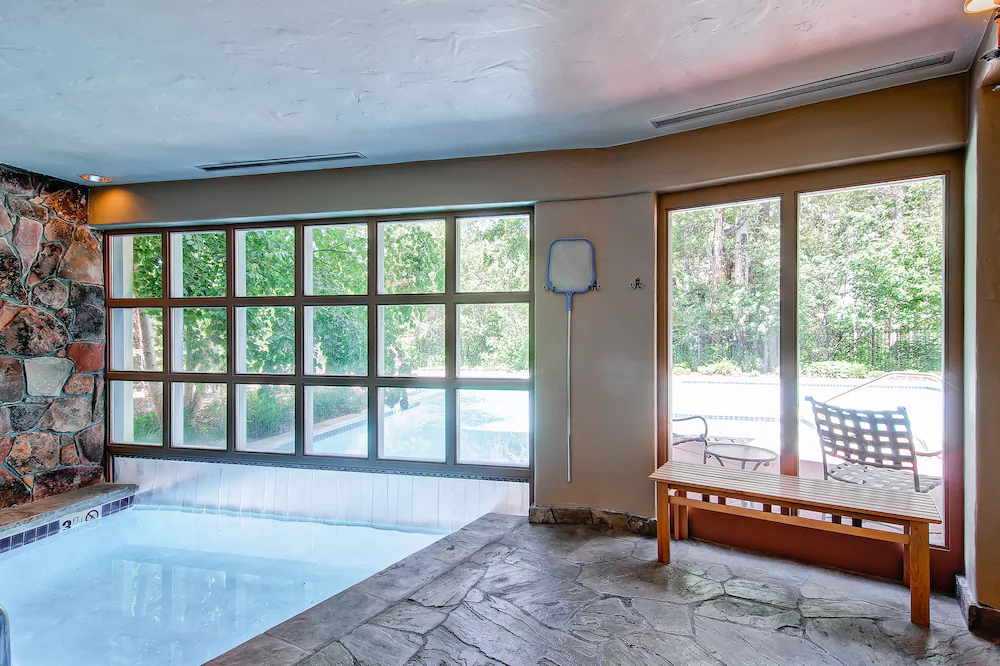 Oxford Court by Beaver Creek Mountain Lodging
