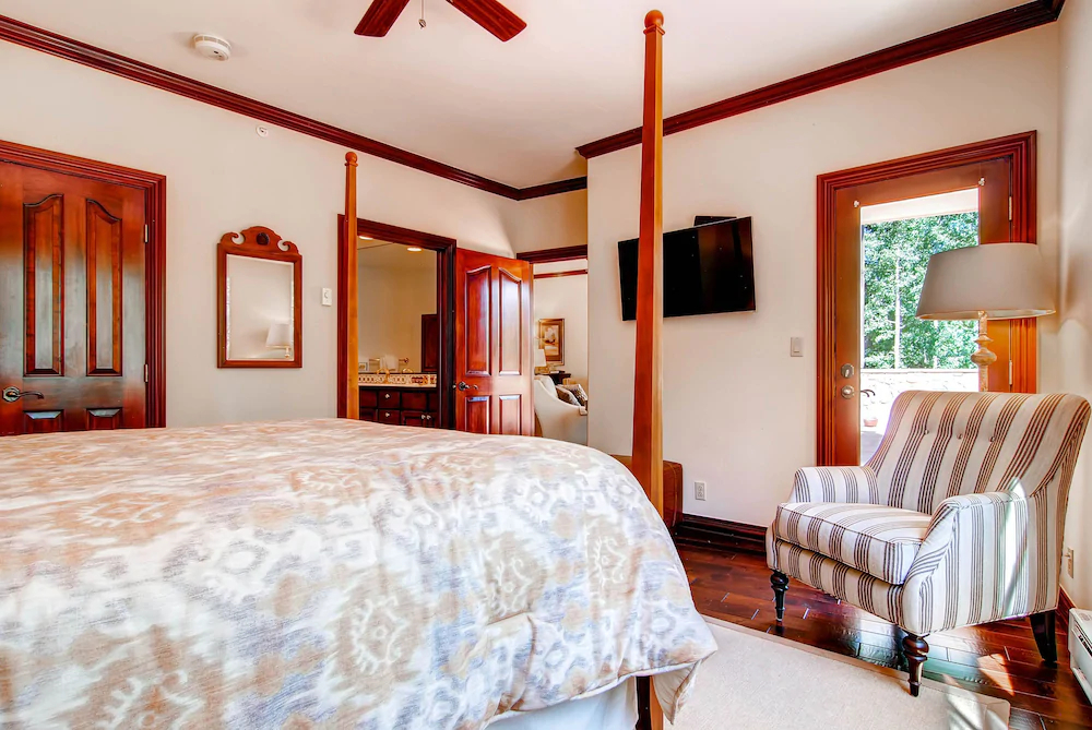 Oxford Court by Beaver Creek Mountain Lodging