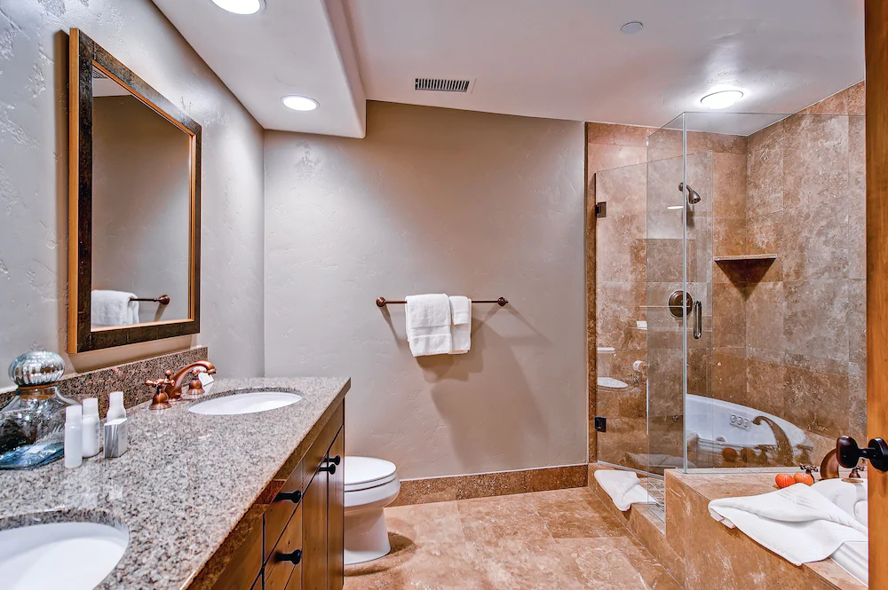 Oxford Court by Beaver Creek Mountain Lodging
