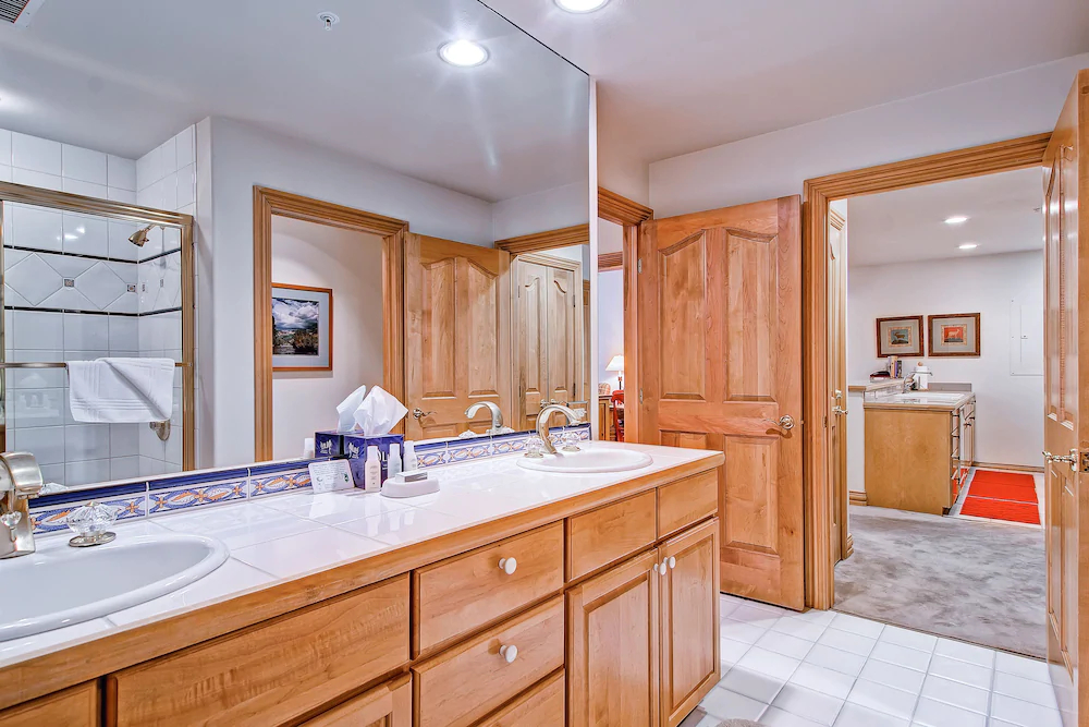 Oxford Court by Beaver Creek Mountain Lodging