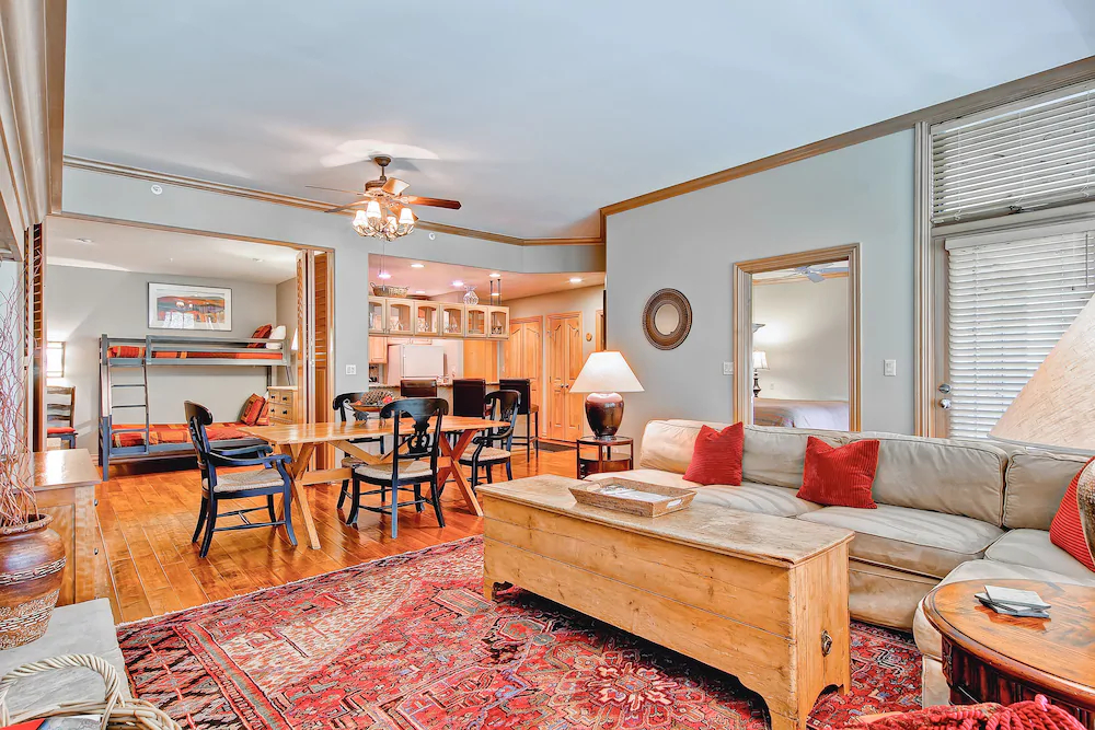 Oxford Court by Beaver Creek Mountain Lodging
