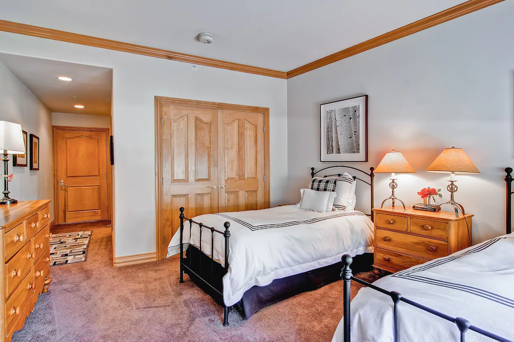 Oxford Court by Beaver Creek Mountain Lodging
