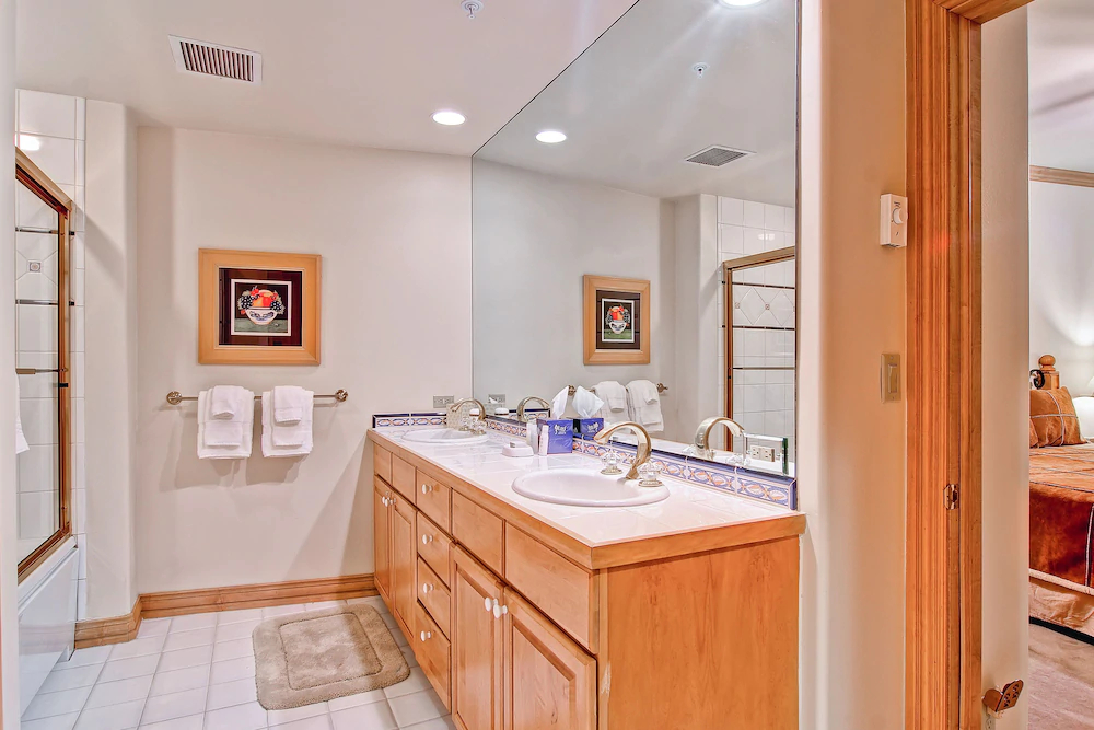 Oxford Court by Beaver Creek Mountain Lodging